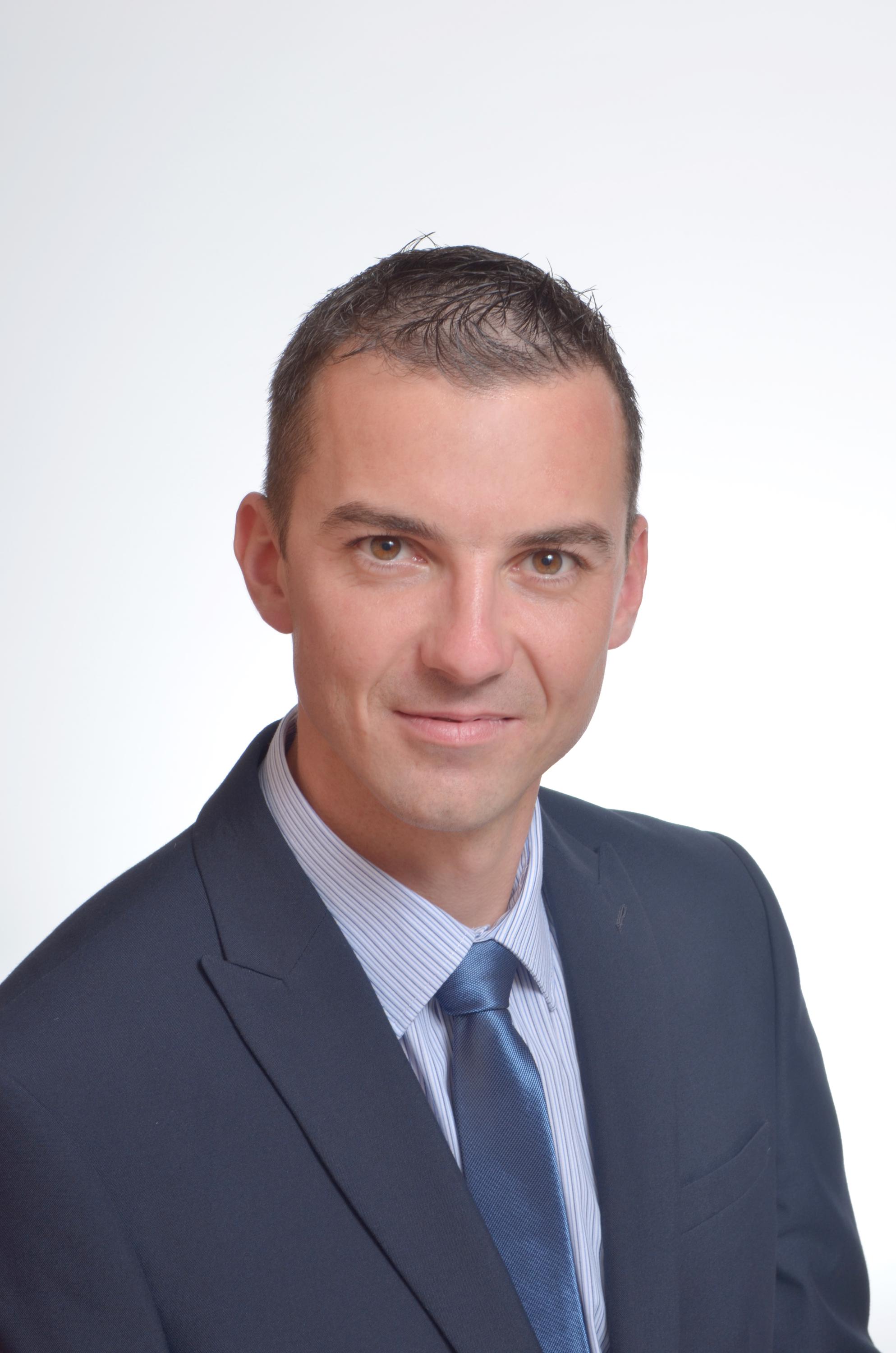 Petr Revenda - realitní makléř foto 2