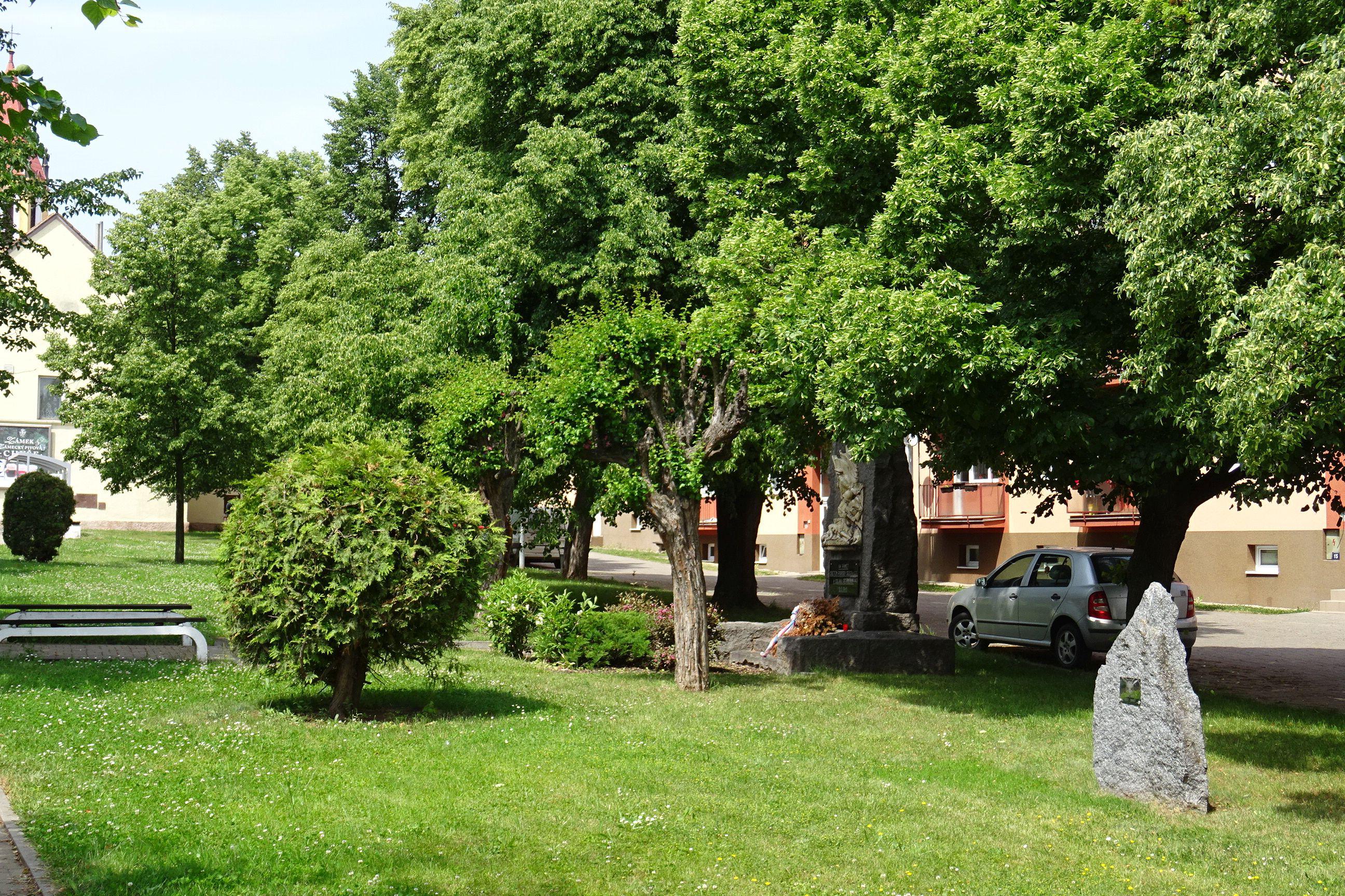 Lubenec - obecní úřad foto 6