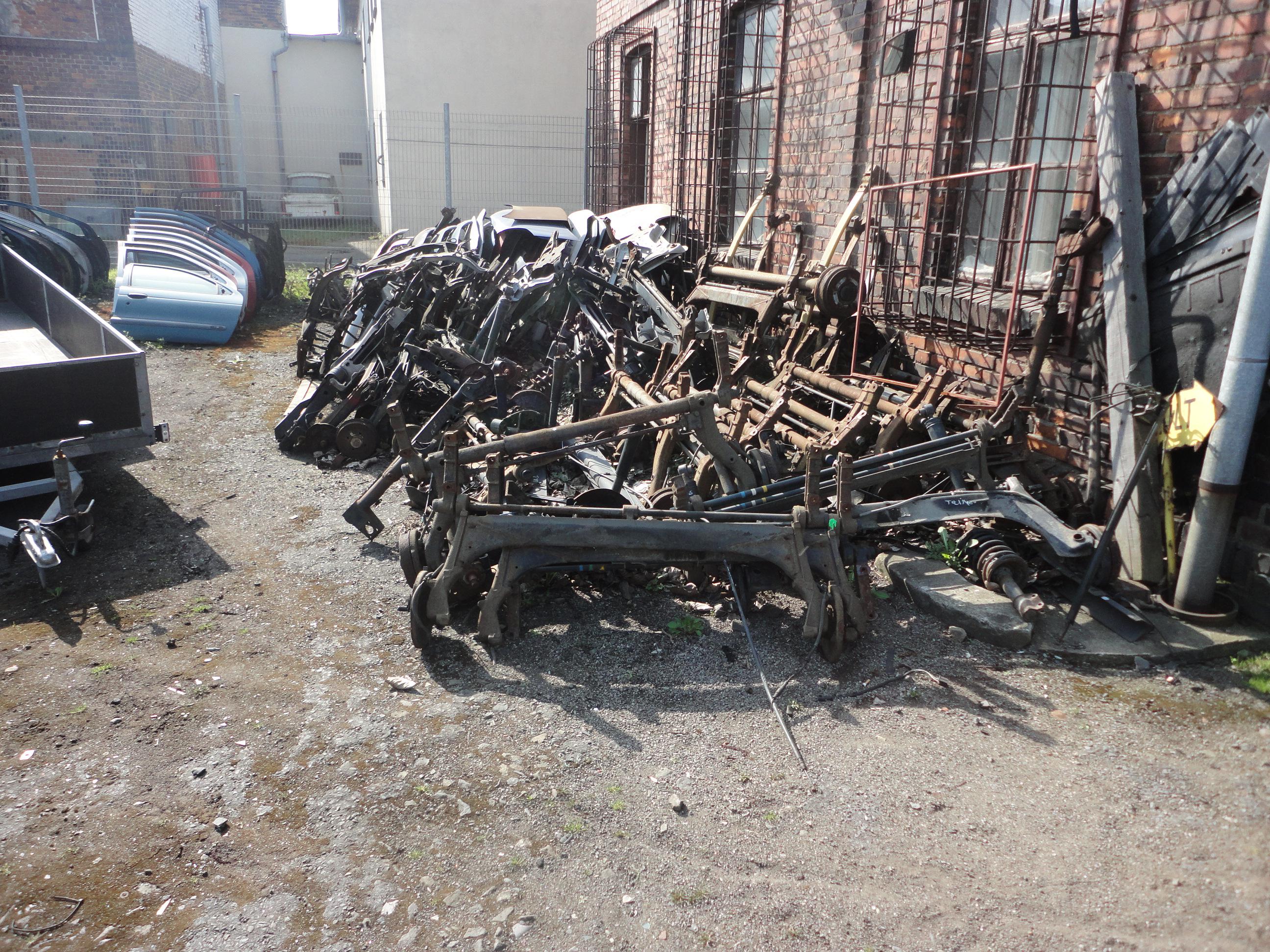 AUTOVRAKOVIŠTĚ RENAULT foto 2