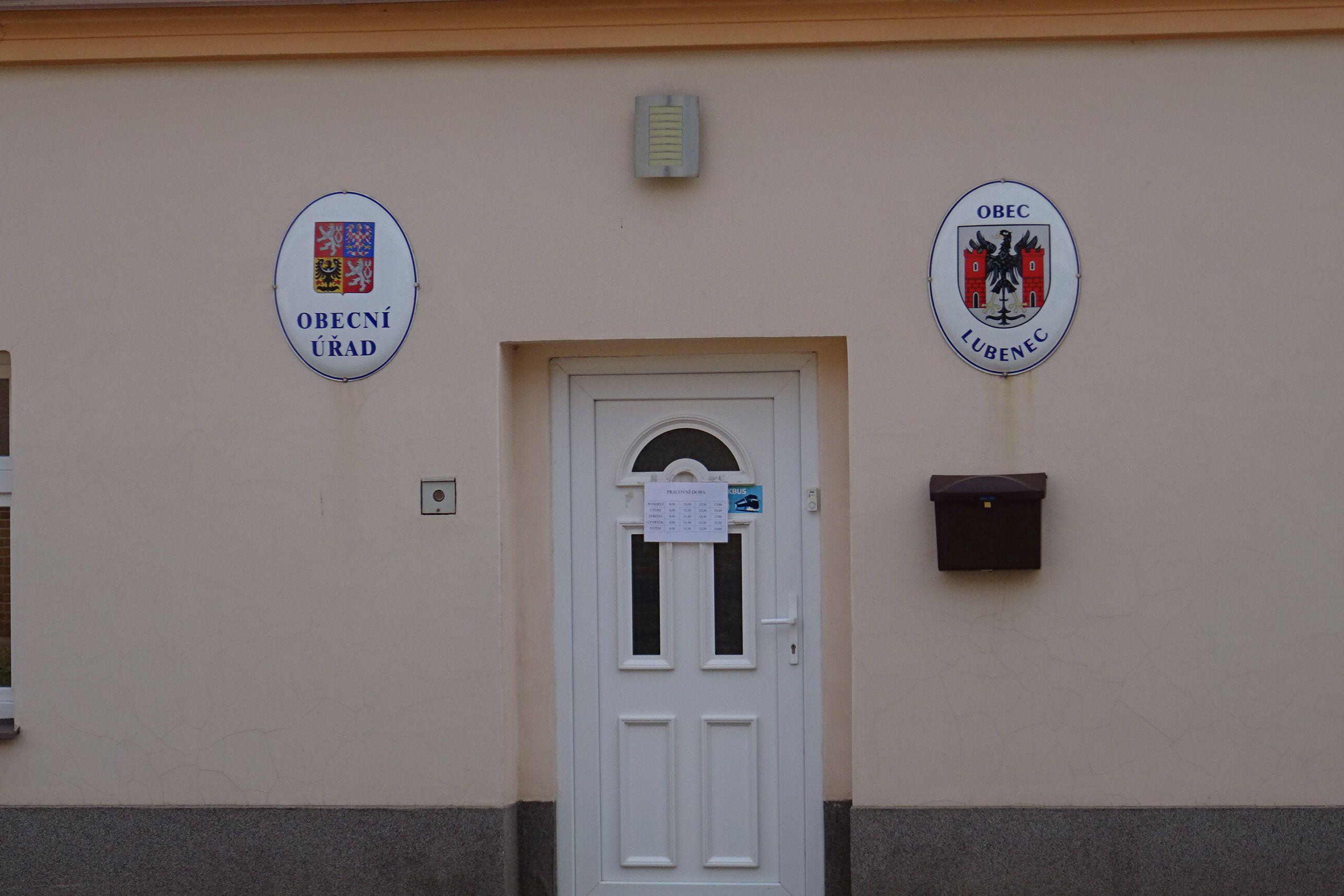 Lubenec - obecní úřad foto 2