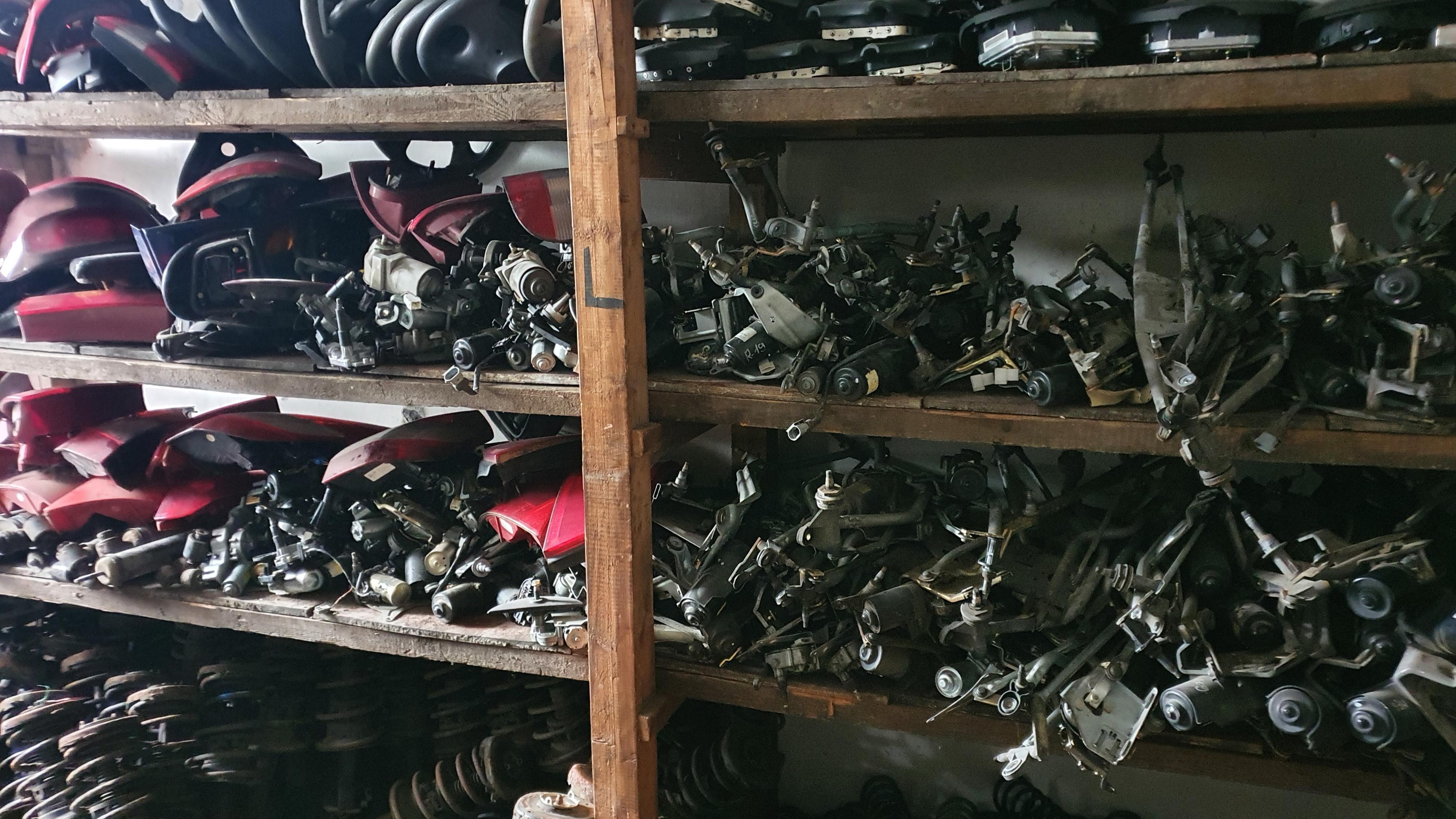 AUTOVRAKOVIŠTĚ RENAULT foto 6