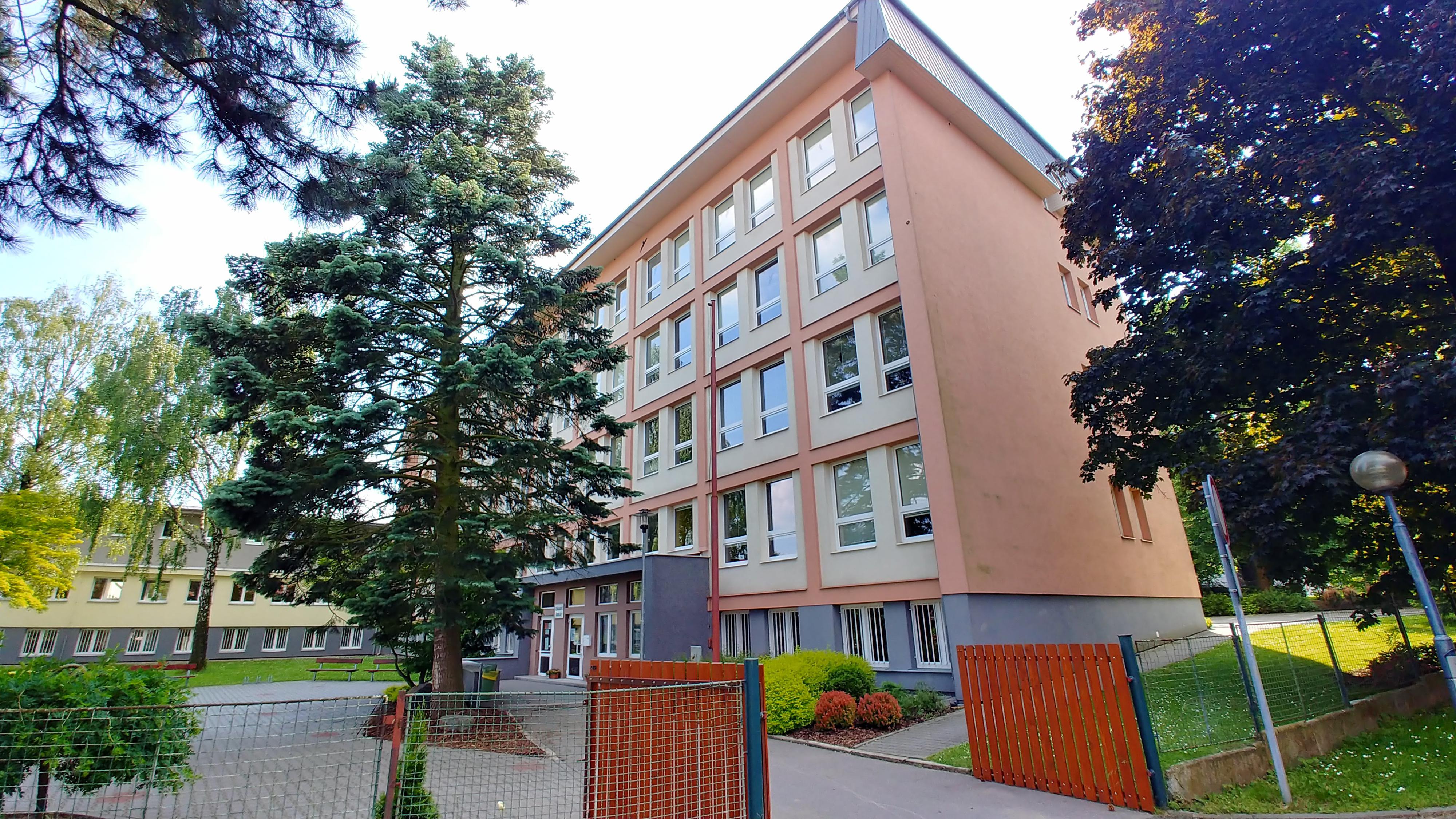 Základní škola Velké Hoštice foto 2