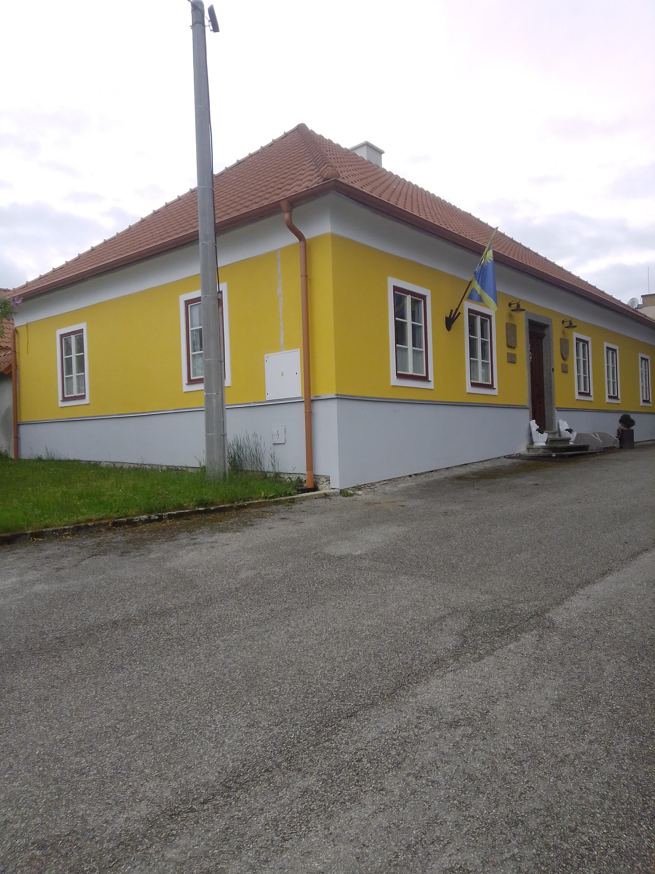 Rataje - obecní úřad foto 3