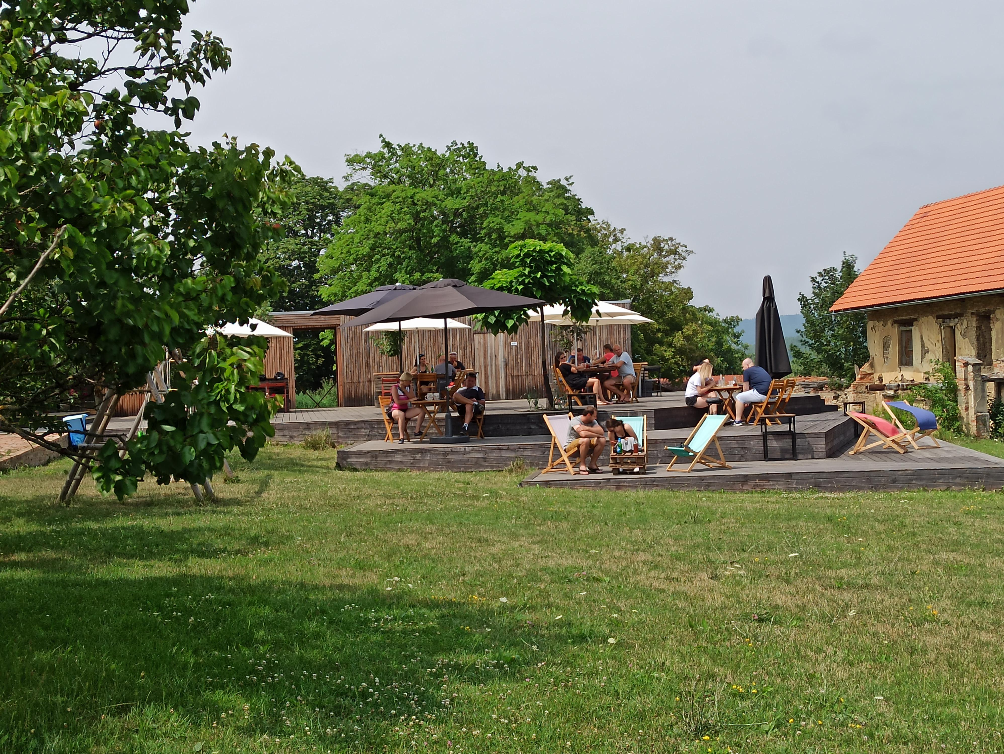 Sezónní bistro Na Kopci foto 3