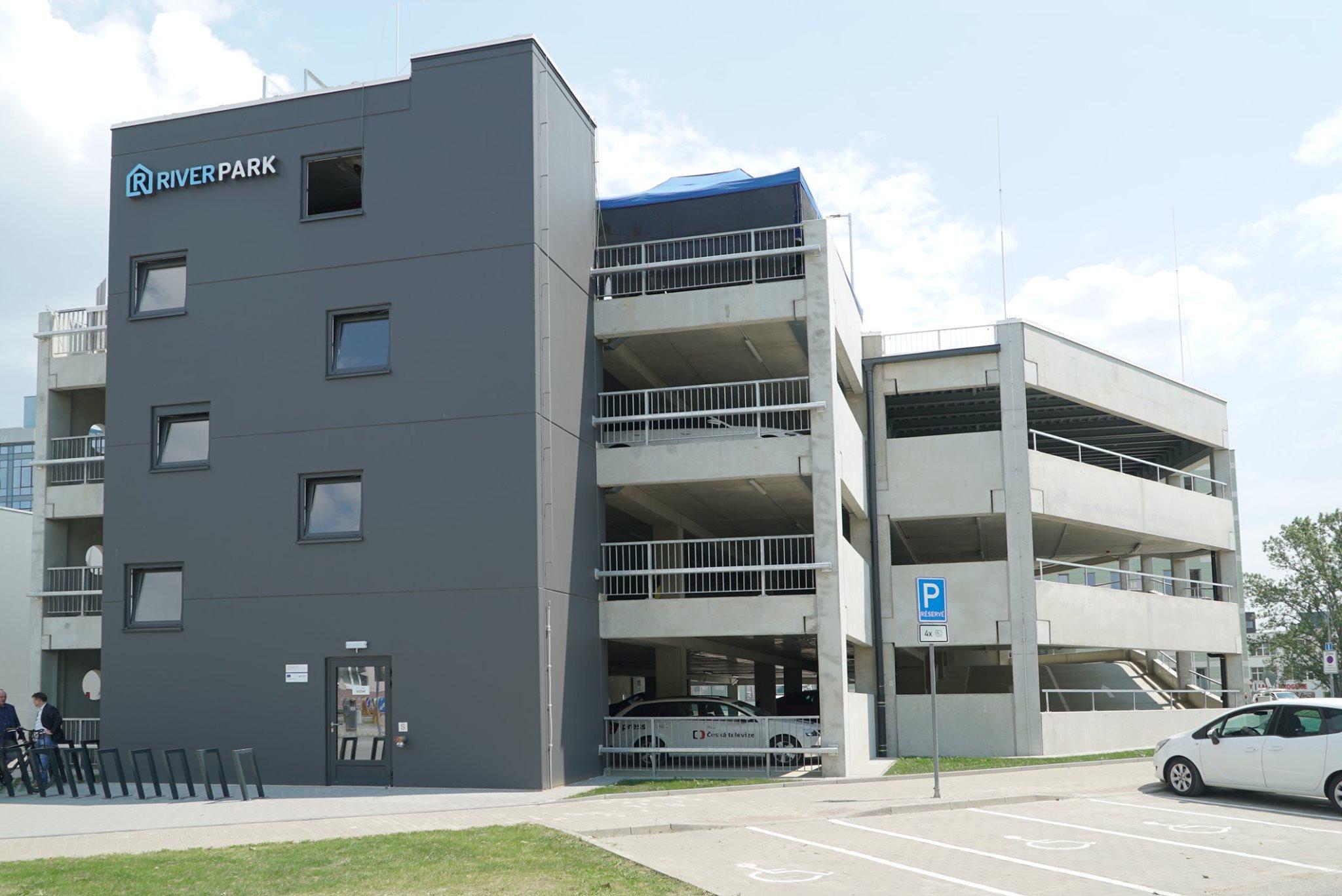 Parkovací dům RIVER PARK P+R