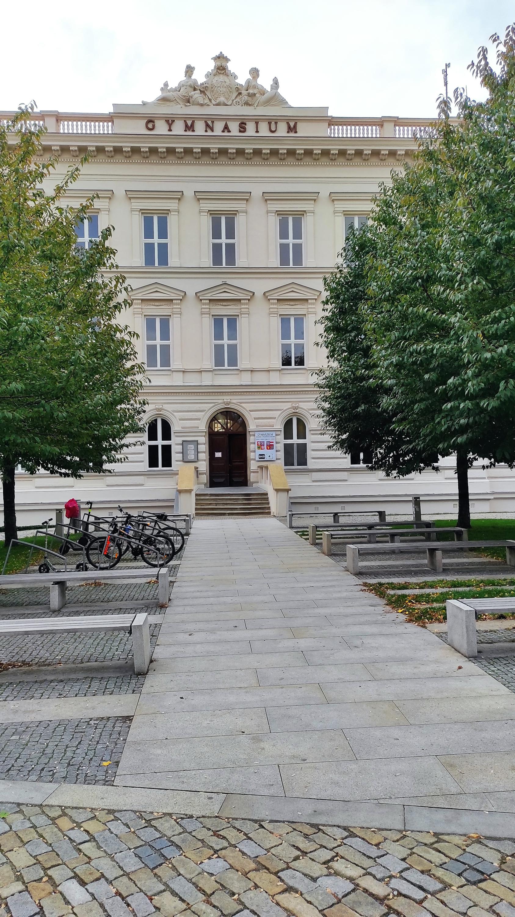 Gymnázium Dr. Karla Polesného Znojmo foto 2