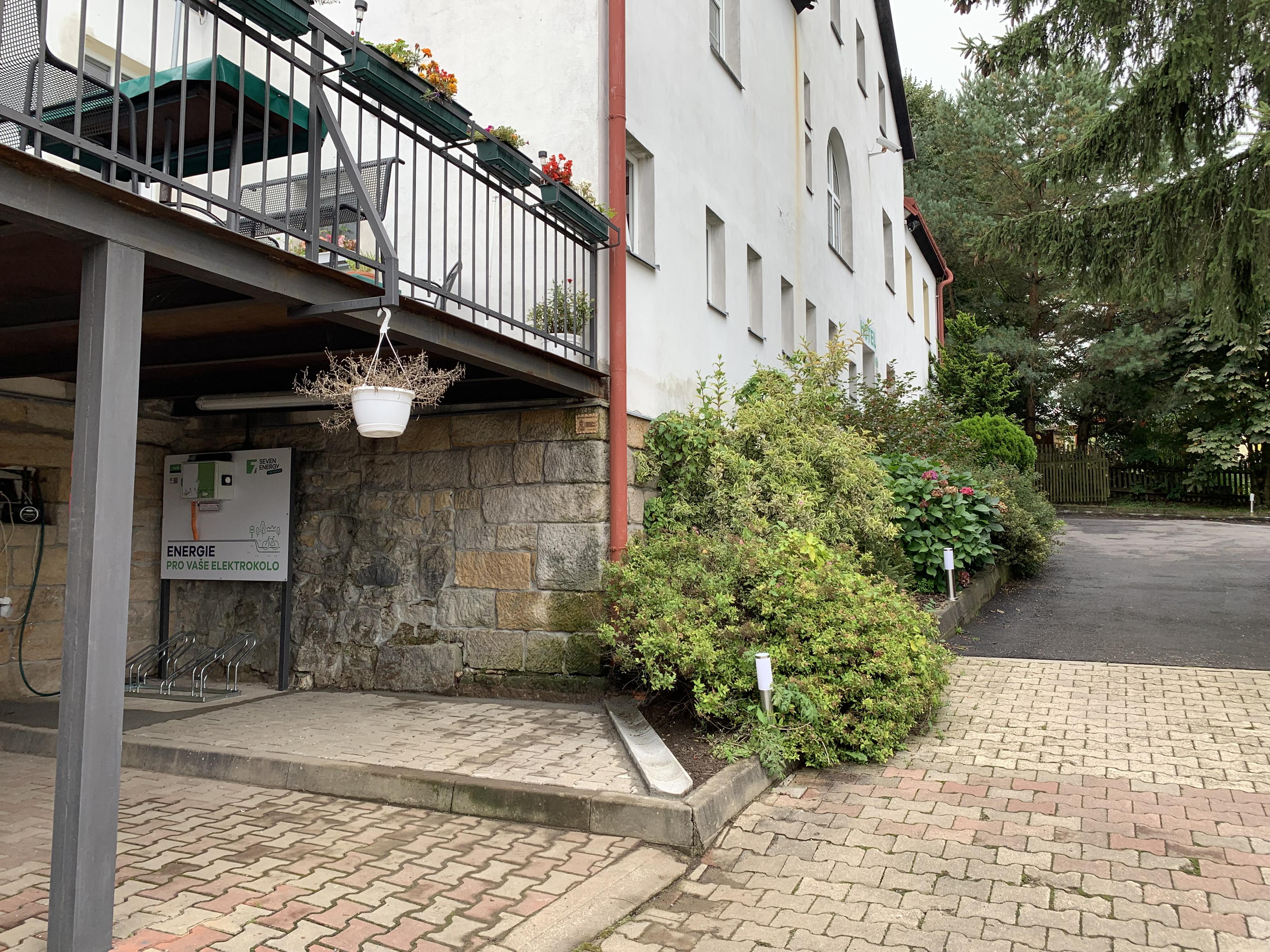 Nabíjecí stanice Hotel U Zeleného stromu foto 2