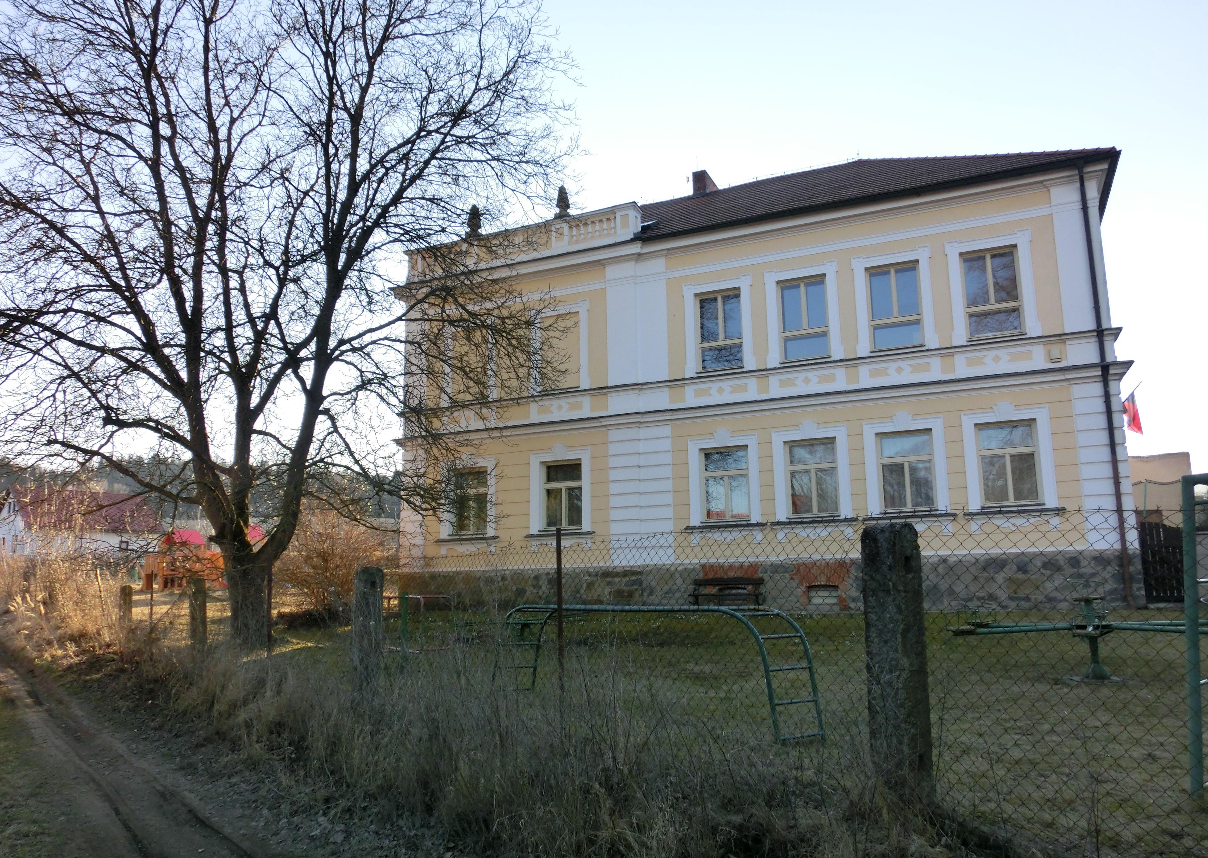 Drahenice - obecní úřad foto 2