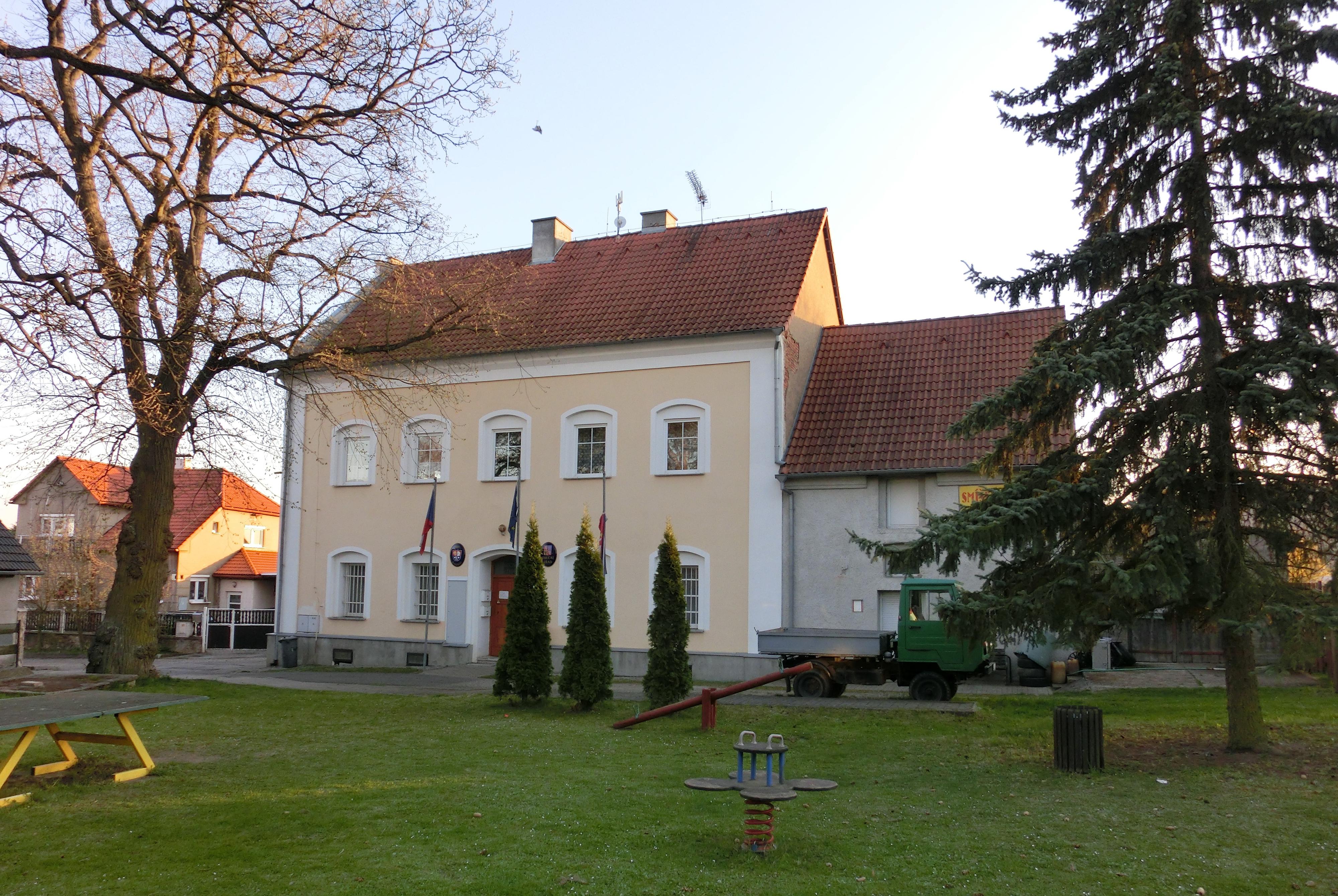 Dobříč - obecní úřad foto 5