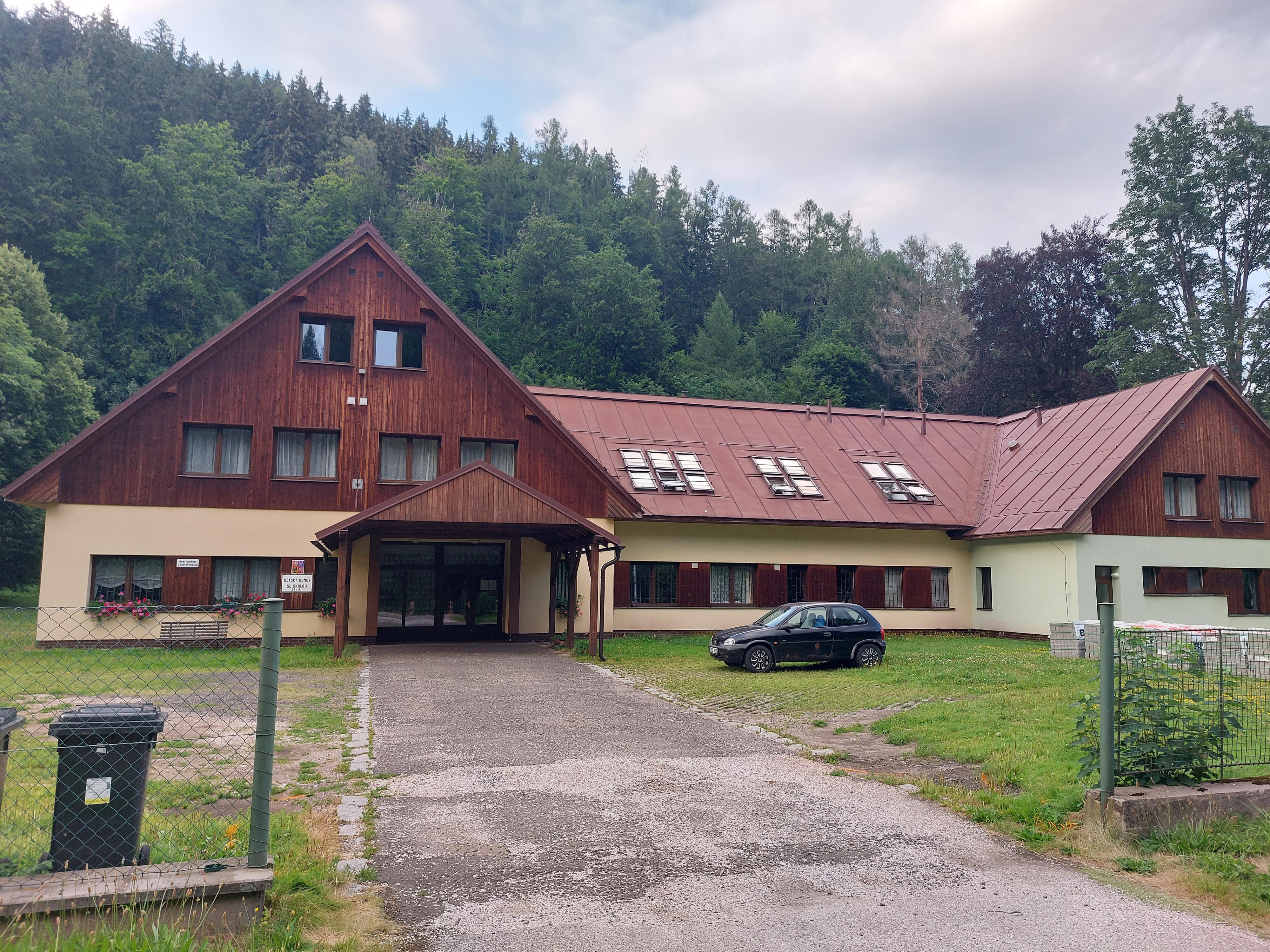 Dětský domov se školou, ZŠ a školní jídelna Horní Maršov foto 2