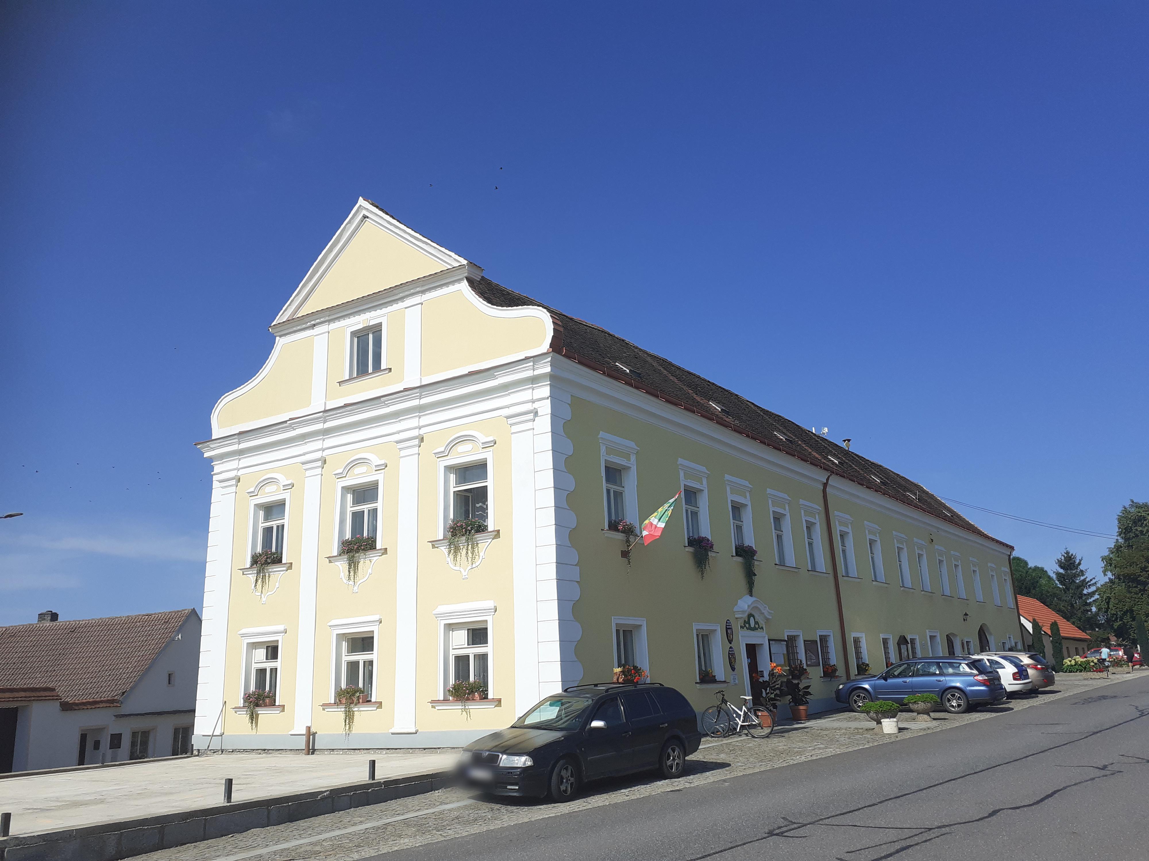 Vratěnín - úřad městyse foto 3