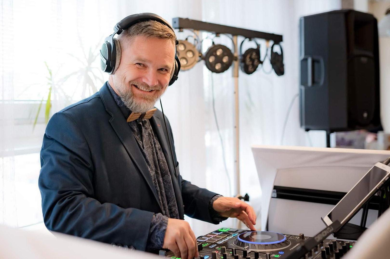 Moderátor a DJ Richard Jandovský