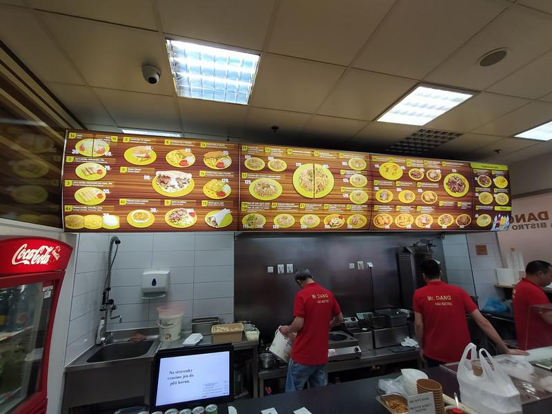 Restaurace v obchodním centru Pivovar