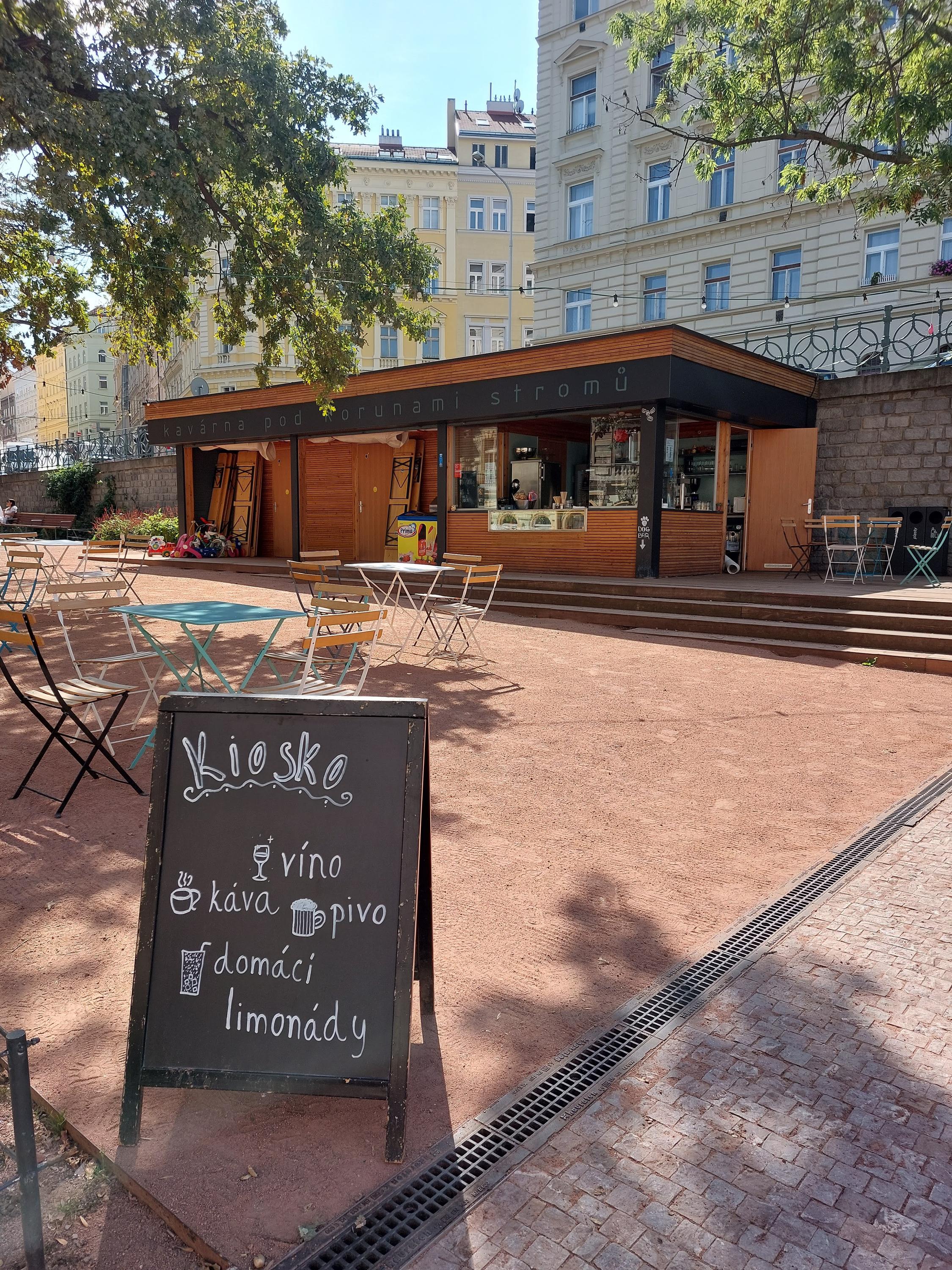 Kavárna Pod Korunami stromů foto 3