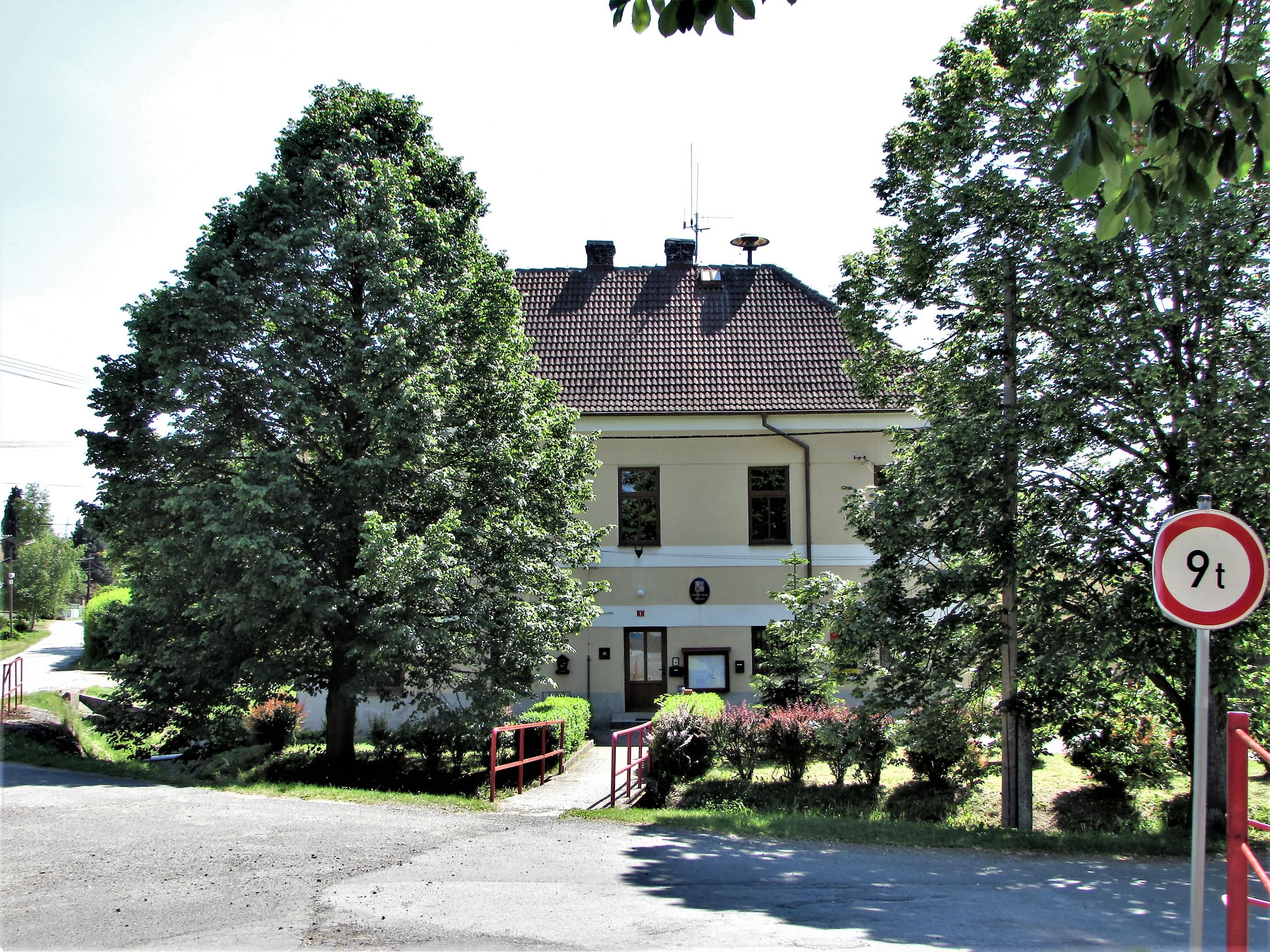 Oleška - obecní úřad foto 2
