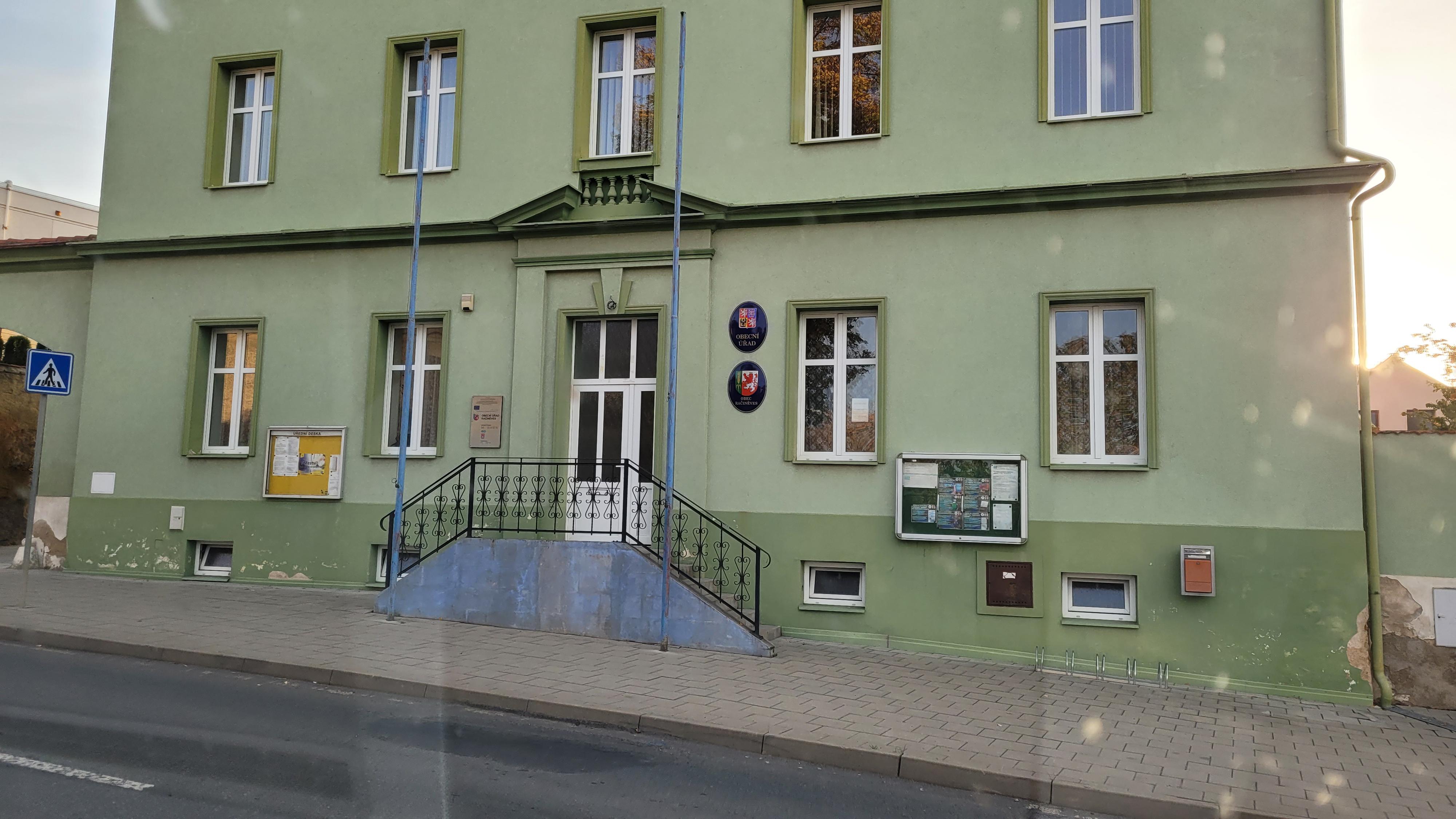 Račiněves - obecní úřad foto 2