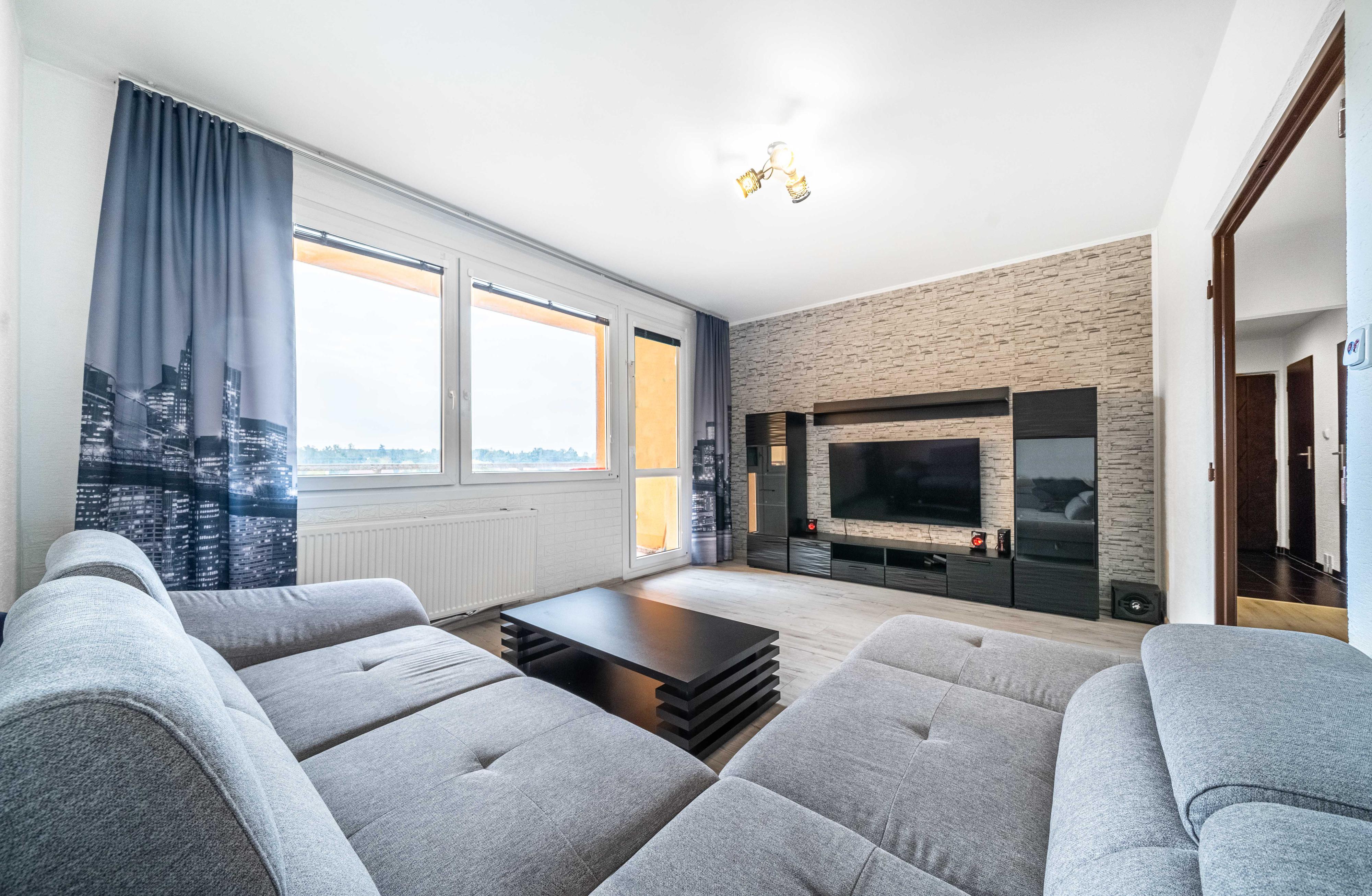 Lenka Baráková - Makléřka z Plzně foto 3