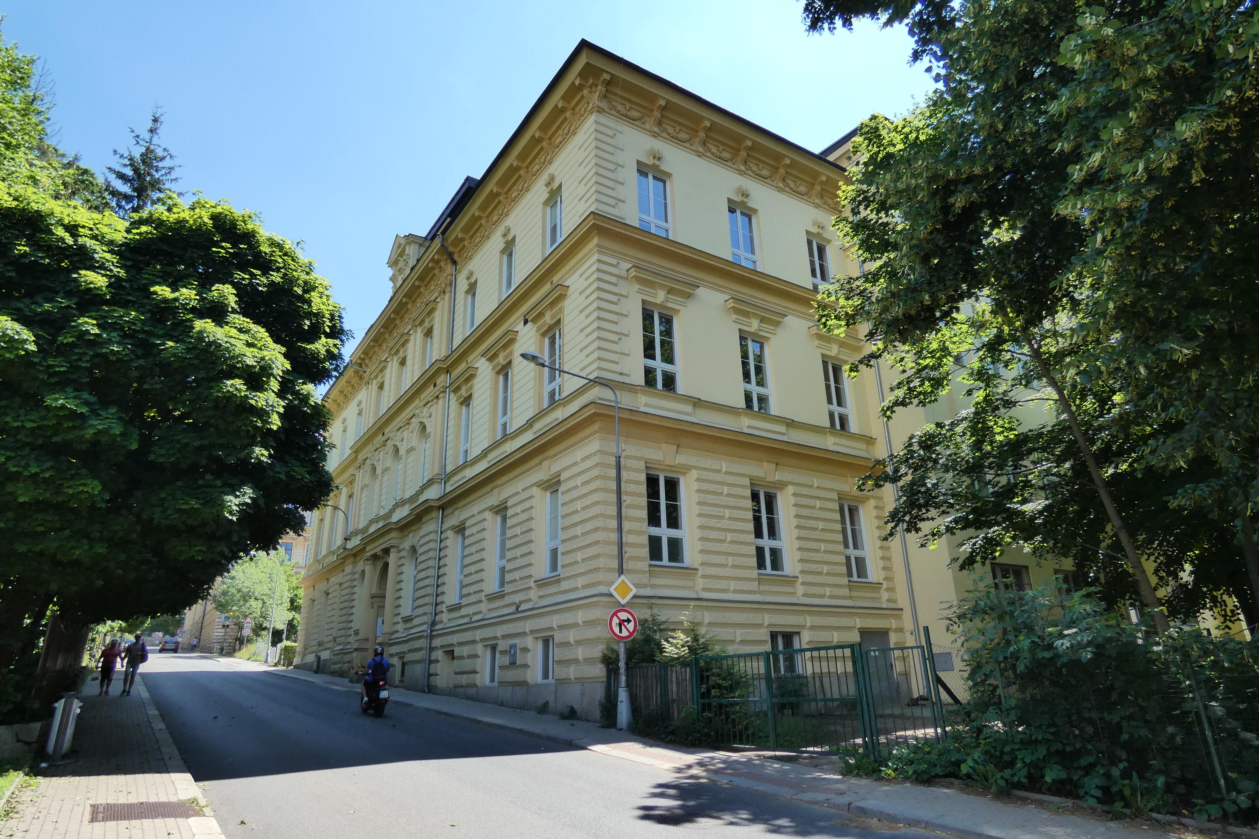Obchodní akademie a Jazyková škola s právem státní jazykové zkoušky Liberec, Šamánkova foto 2