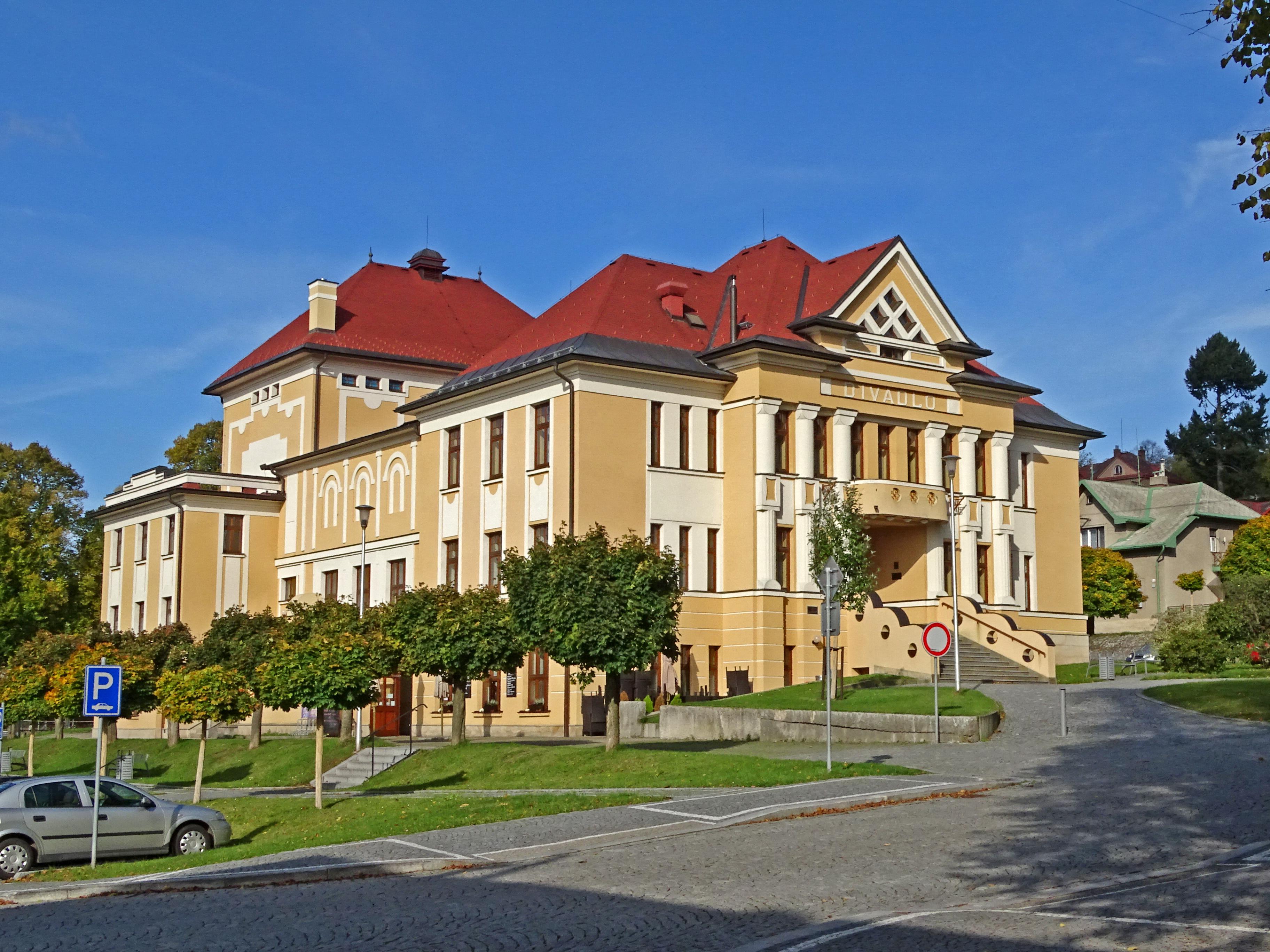 Restaurace Divadlo Červený Kostelec foto 5