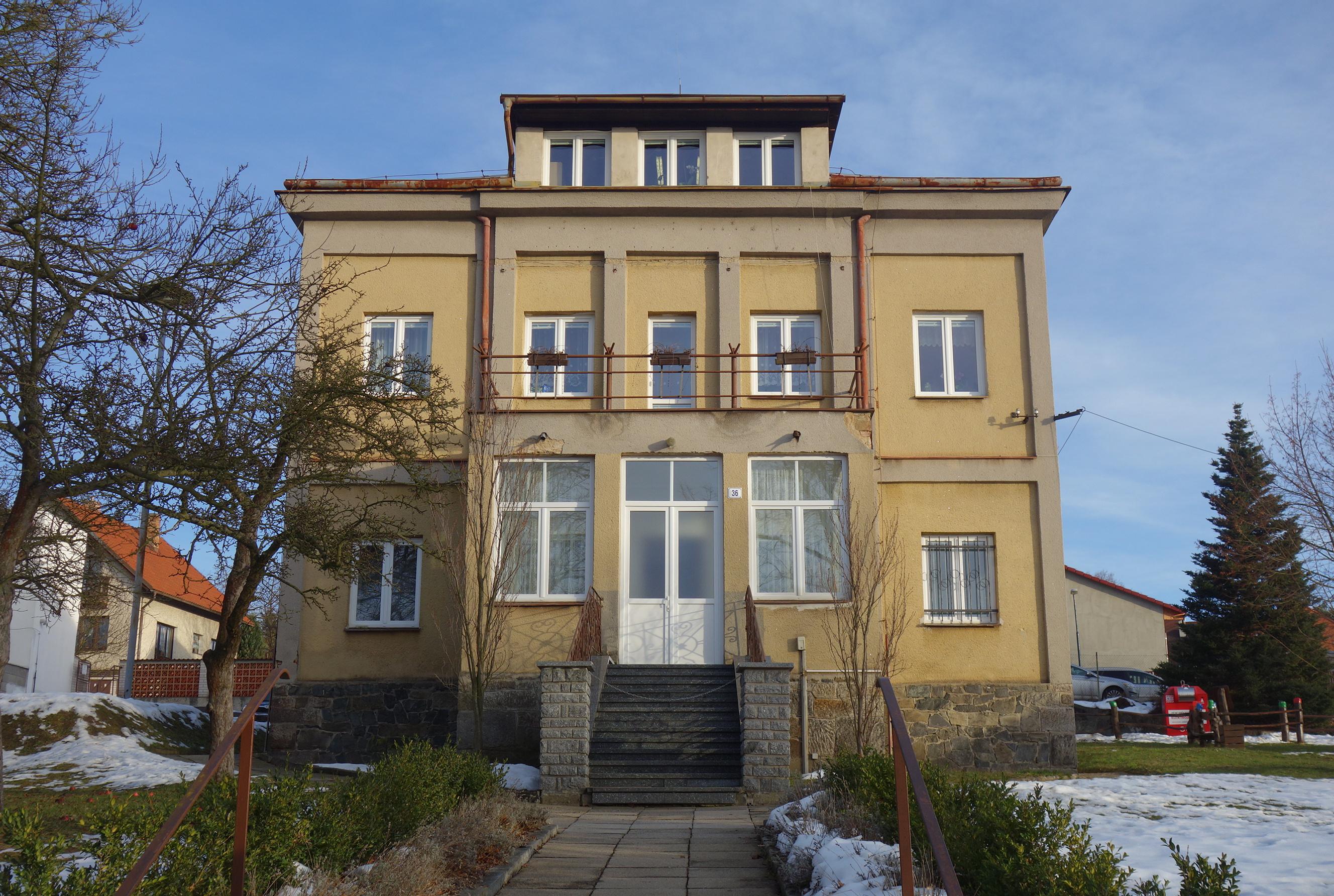 Čerčany - obecní úřad foto 2