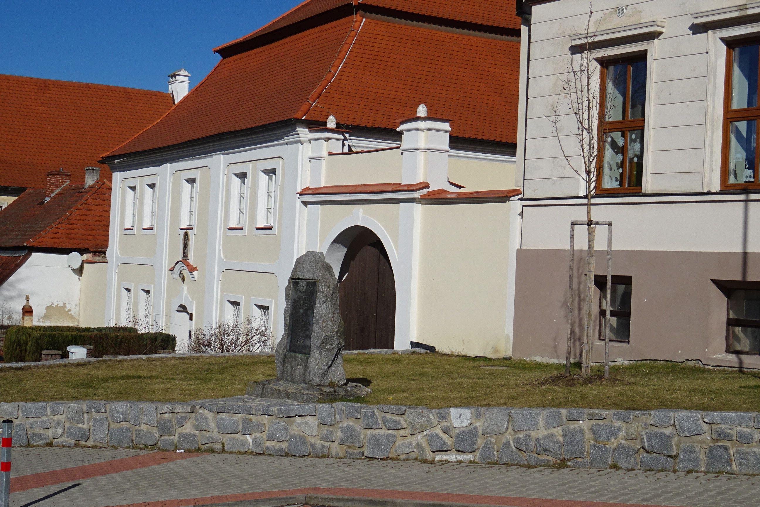 Římskokatolická farnost Mladá Vožice foto 2