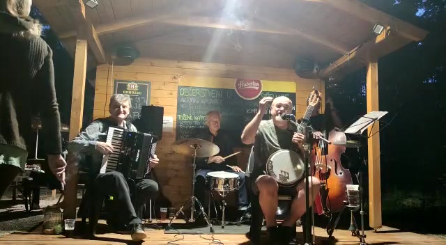 Občerstvení u střelnice foto 2 (náhled videa)