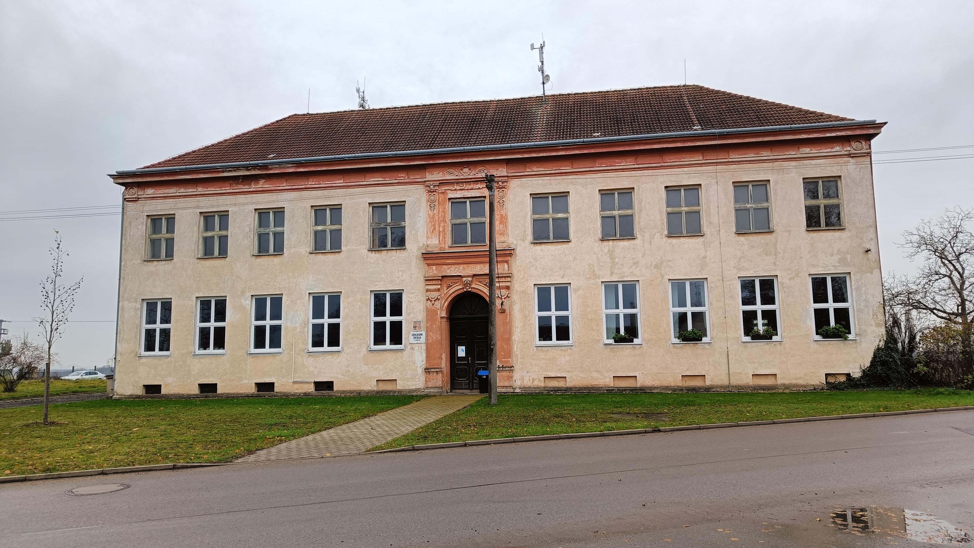 ZŠ a MŠ Šanov, Komenského foto 1