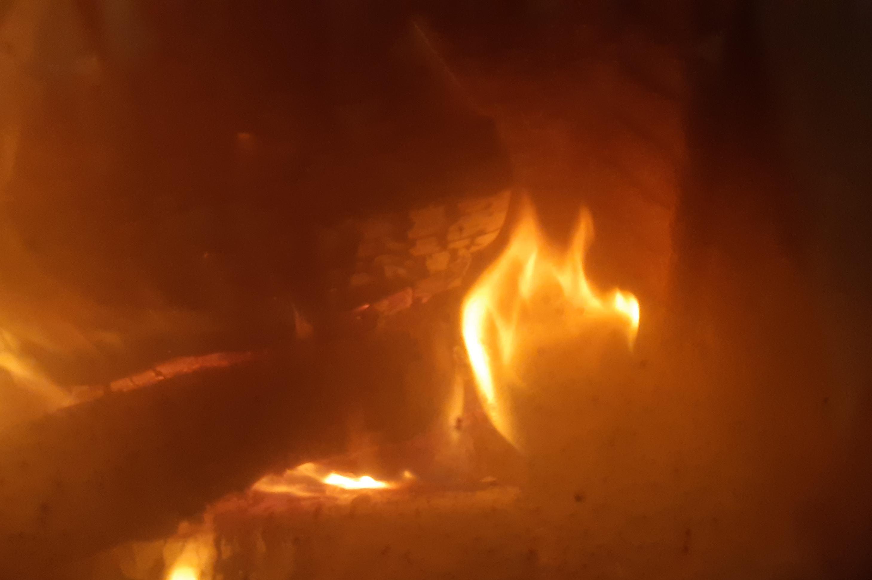 PALIVOVÉ DŘEVO, DŘEVĚNÉ BRIKETY, TŘÍSKY NA PODPAL