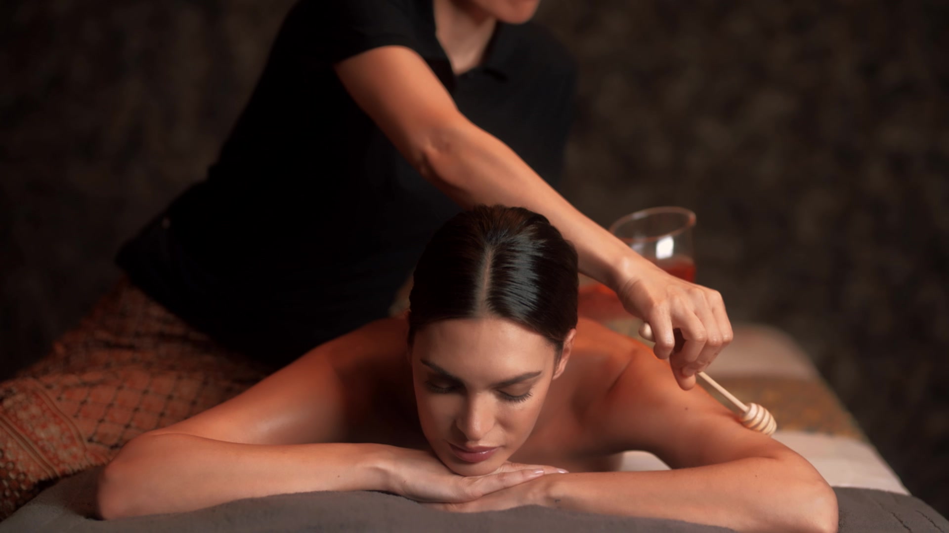 TAWAN - Thajské masáže foto 2 (náhled videa)