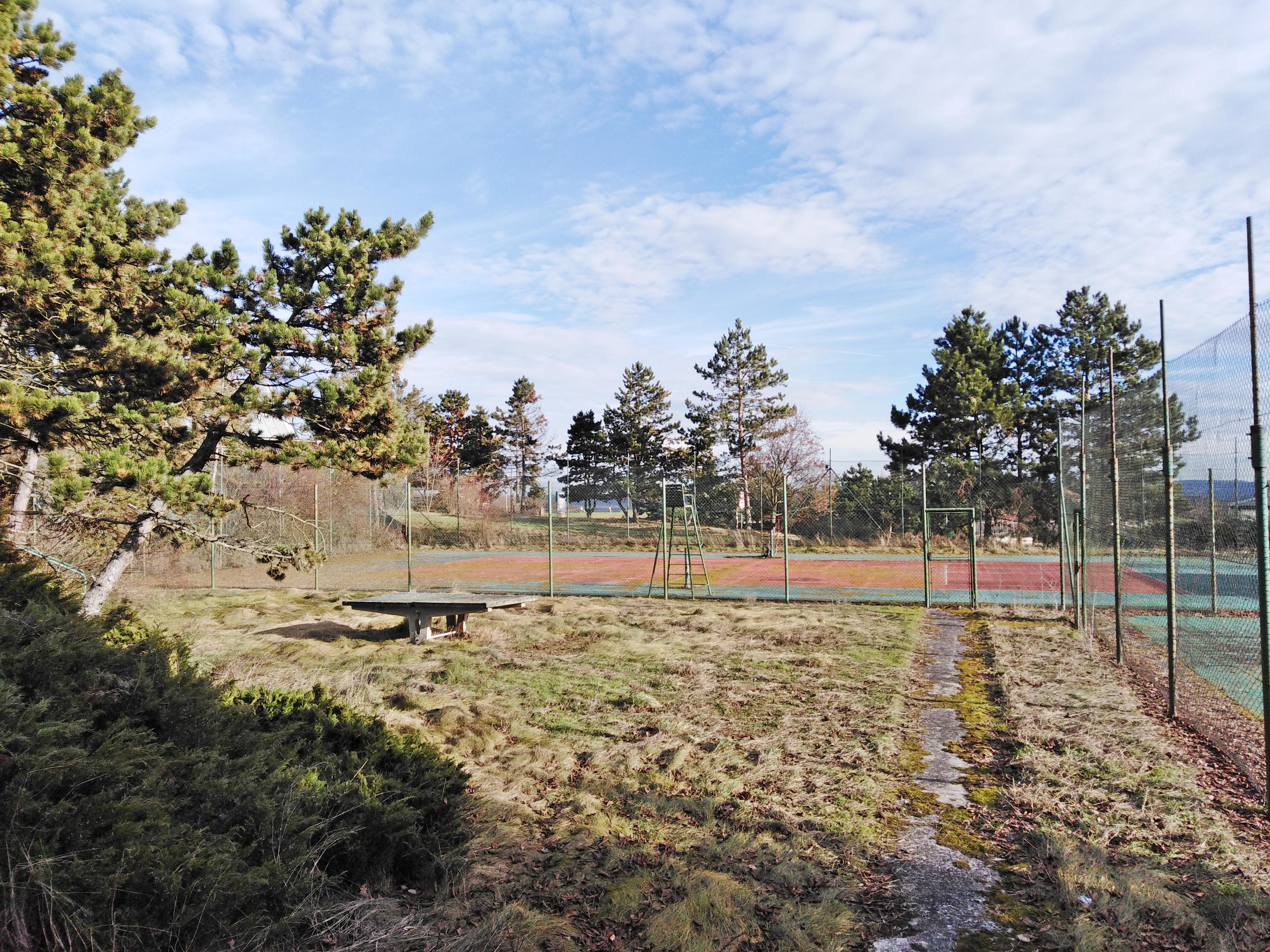 Golfový klub Líšnice - tenisové kurty foto 4
