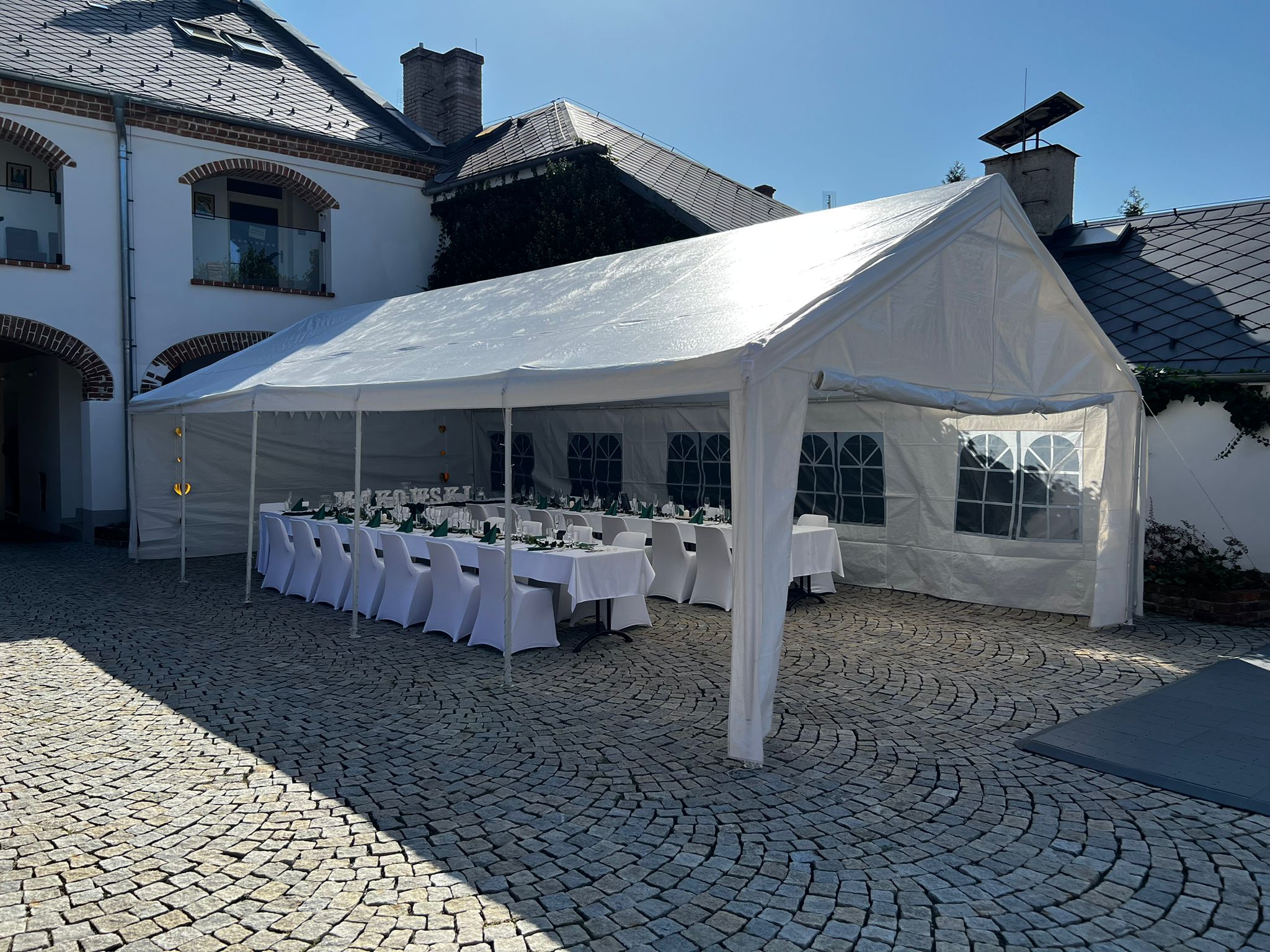 Ing. Marcela Lipovská - Párty, pípy, stany foto 2