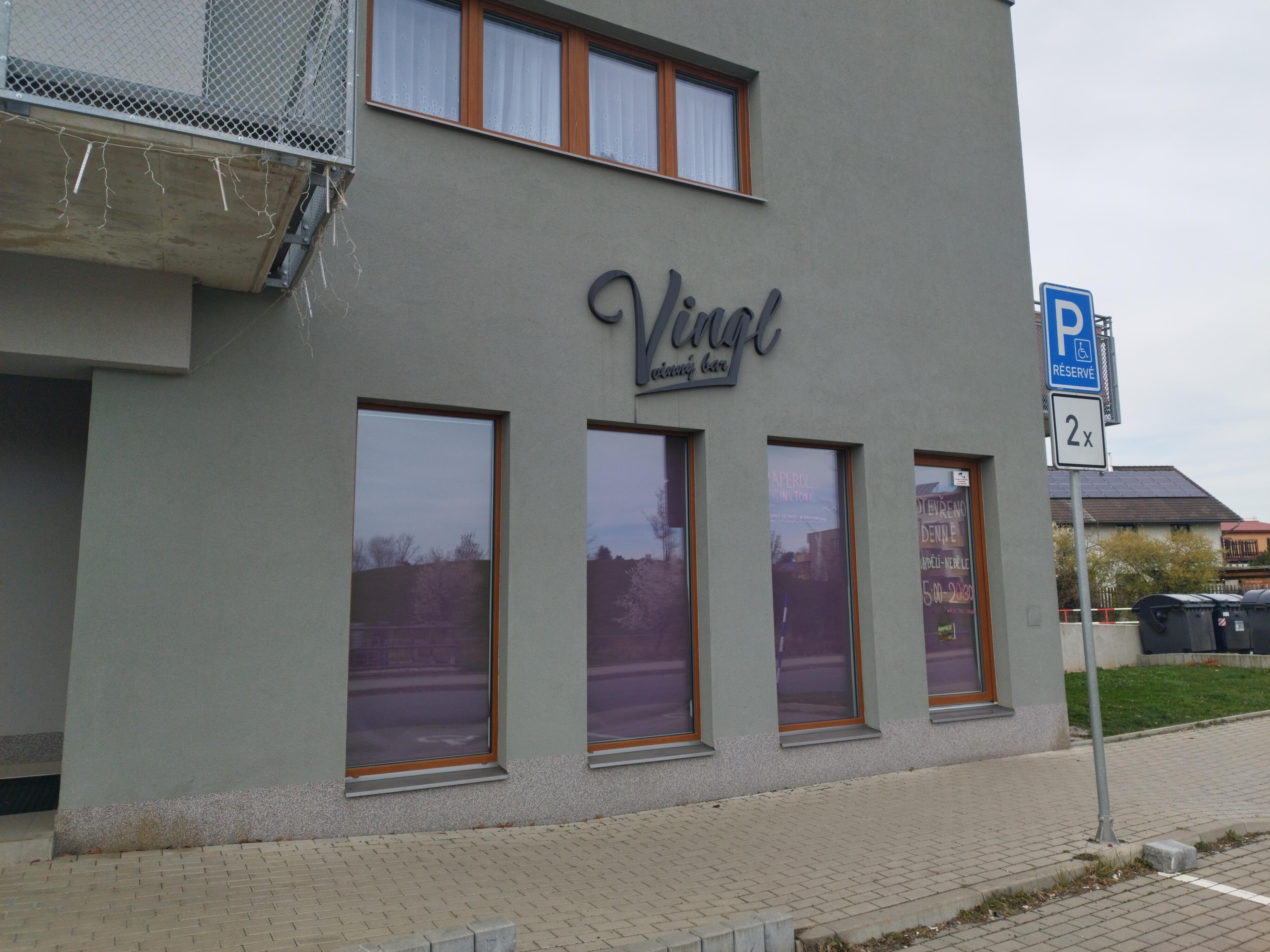 Vingl vinný bar foto 3