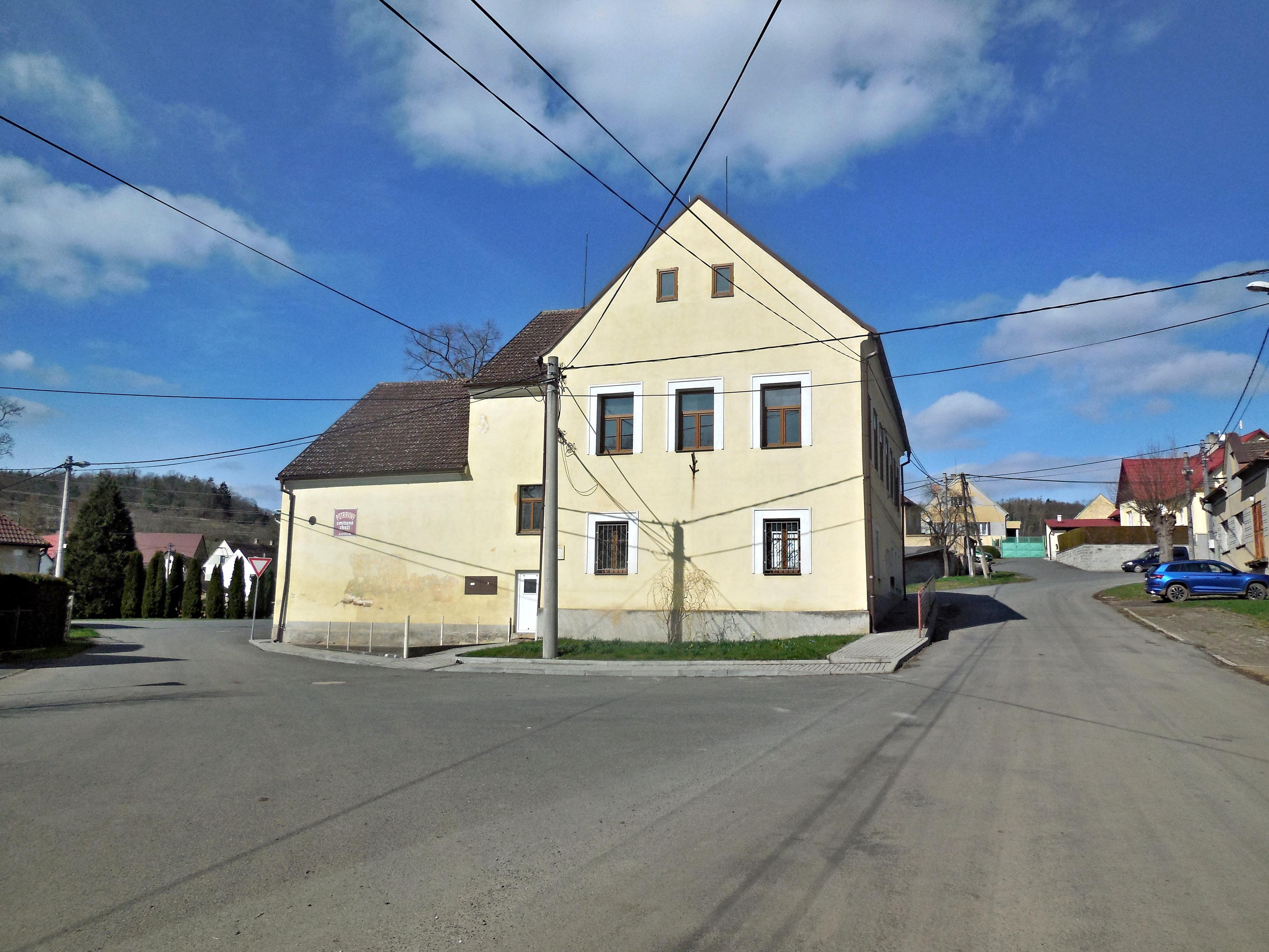 Ptenín - obecní úřad foto 5