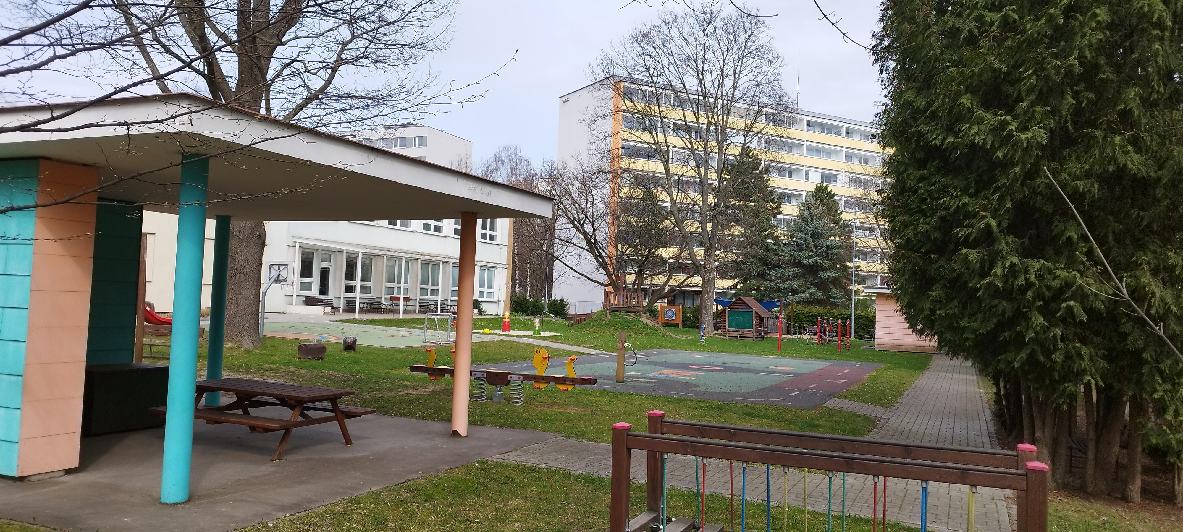 ZŠ a MŠ Na Slovance, Praha 8 foto 3