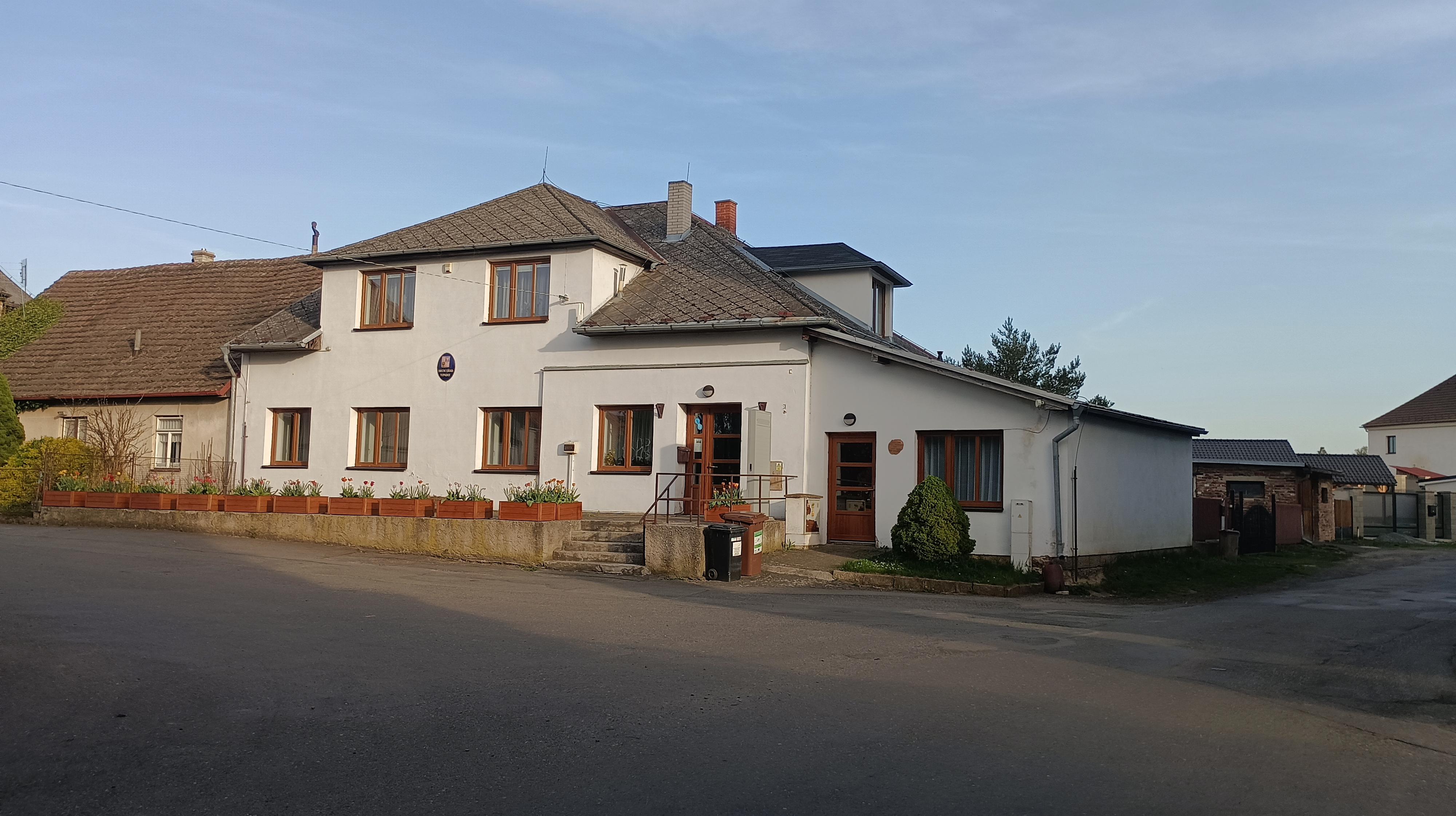 Tupadly - obecní úřad foto 2