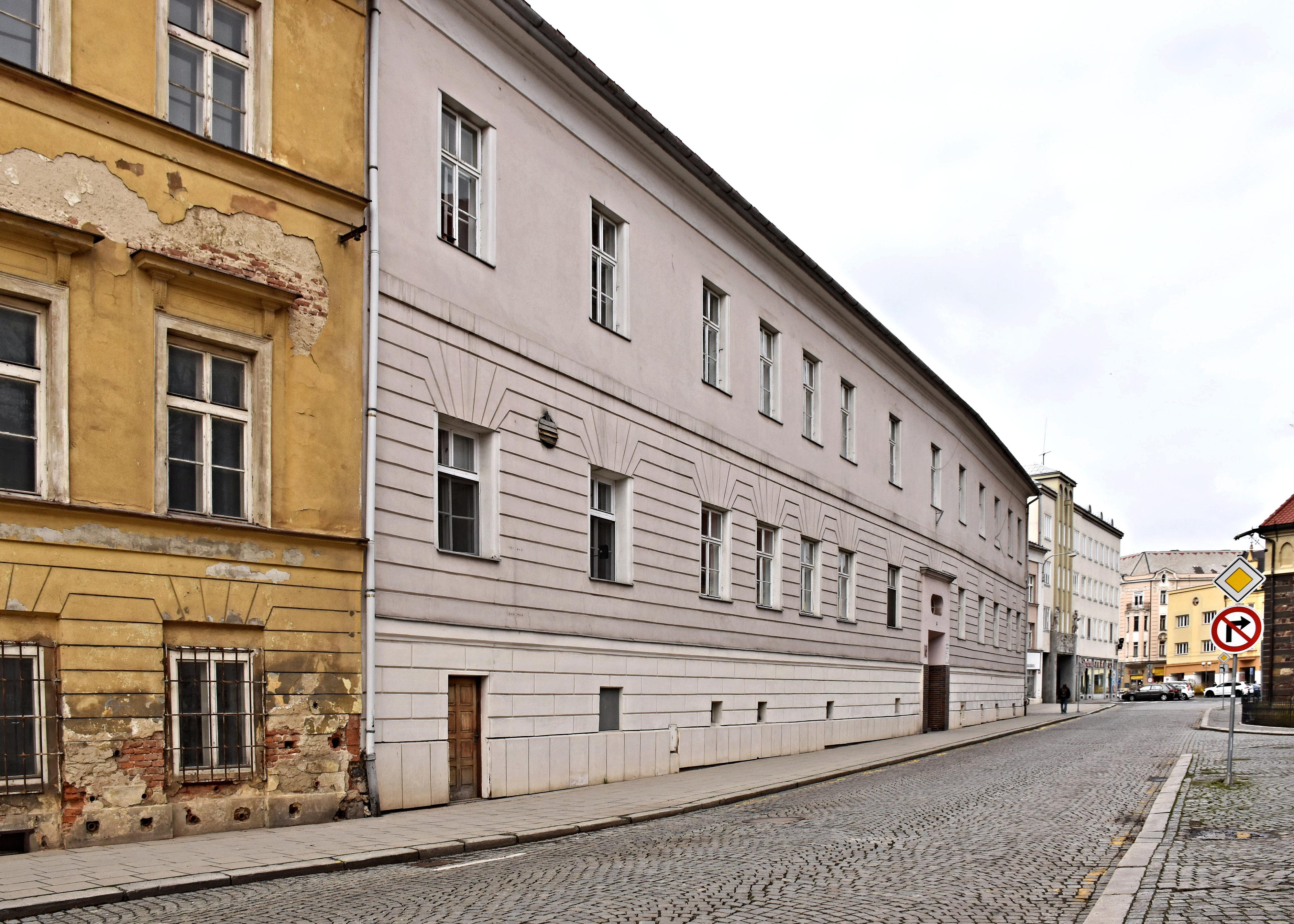 Dětský domov a Školní jídelna, Opava, Rybí trh 14 foto 2