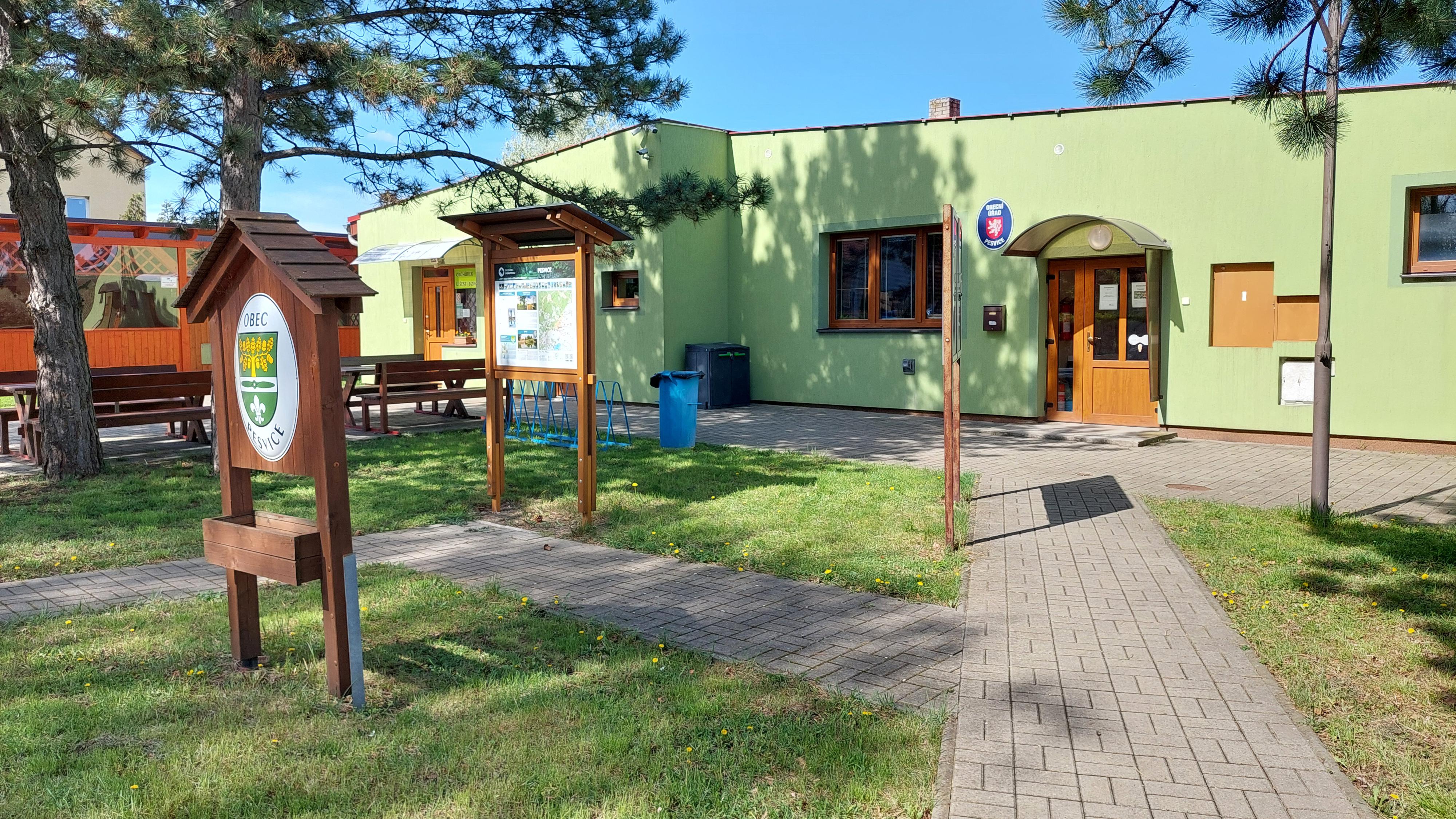 Pesvice - obecní úřad foto 2