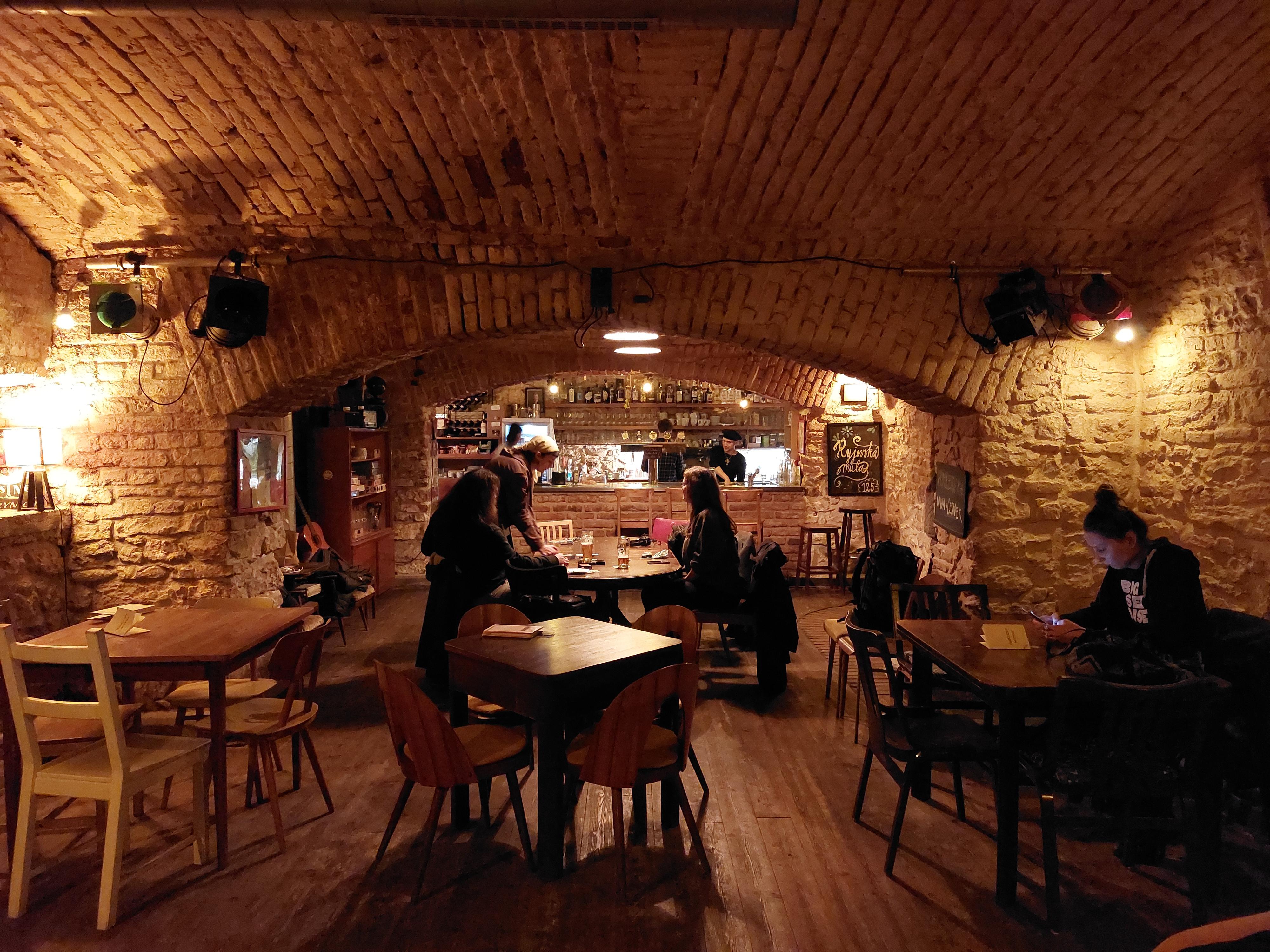 Večerní kavárna Souterrain