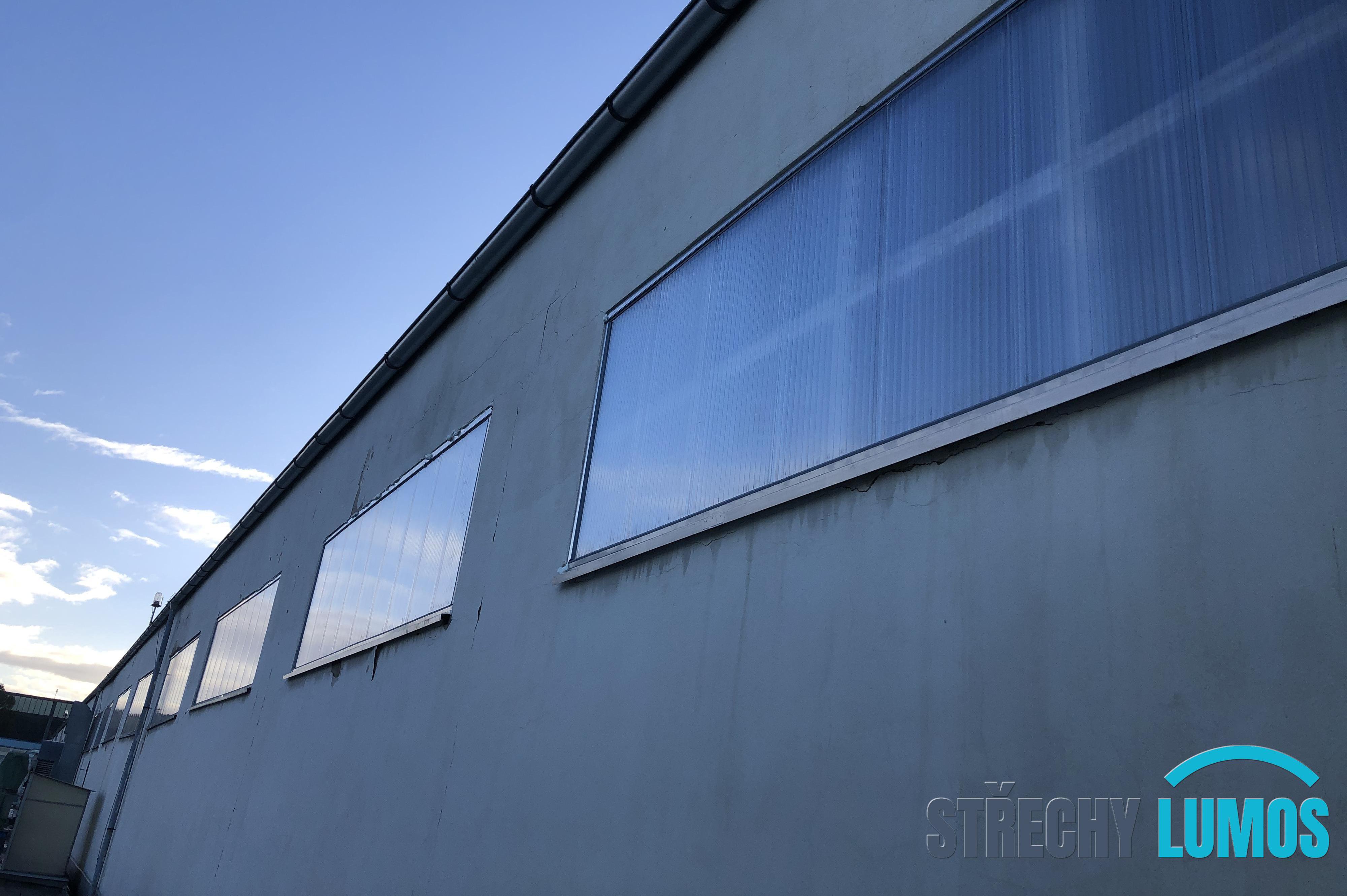 Boční polykarbonátové prosklení