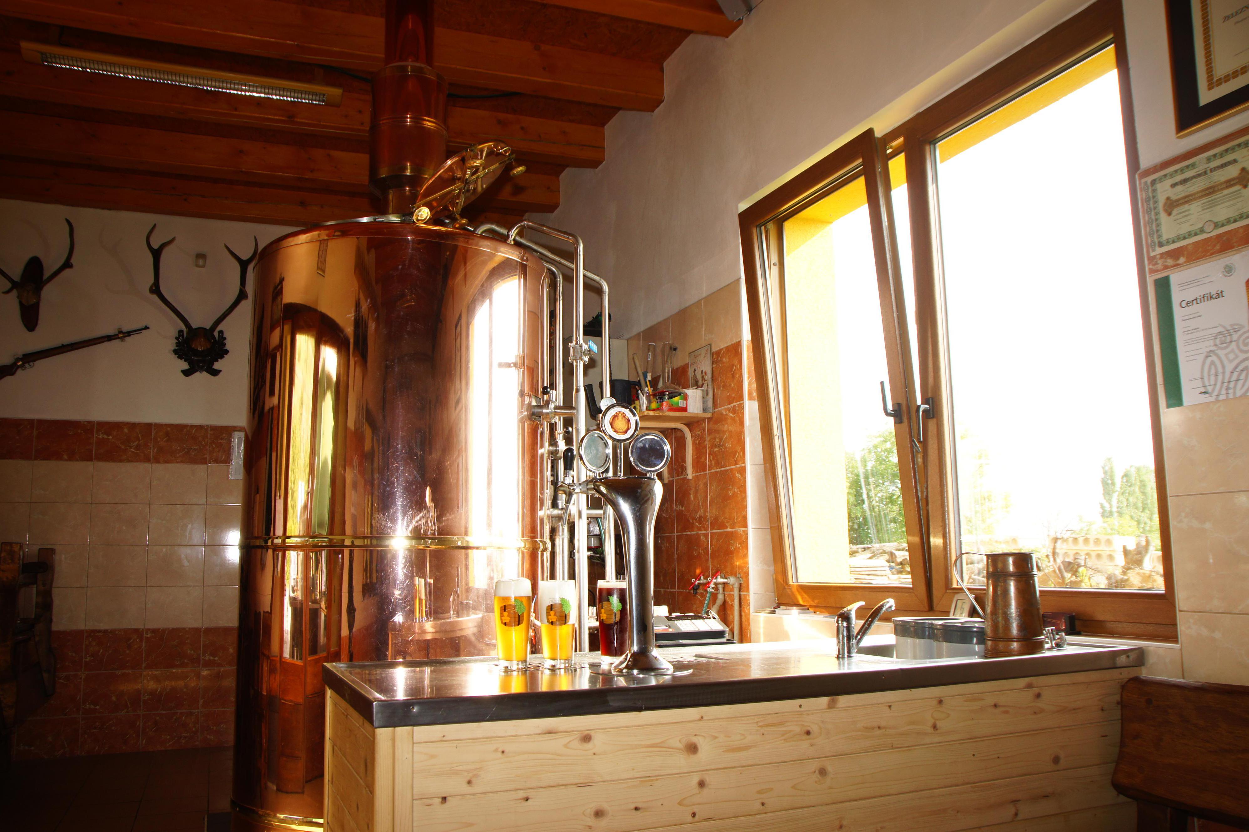 Pivovar a palírna Žlebské Chvalovice