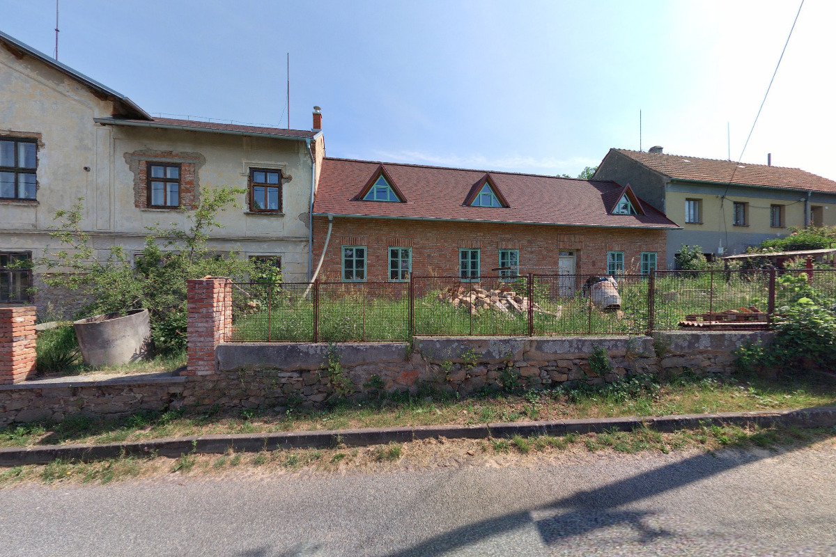 Kiosek na břehu foto 2