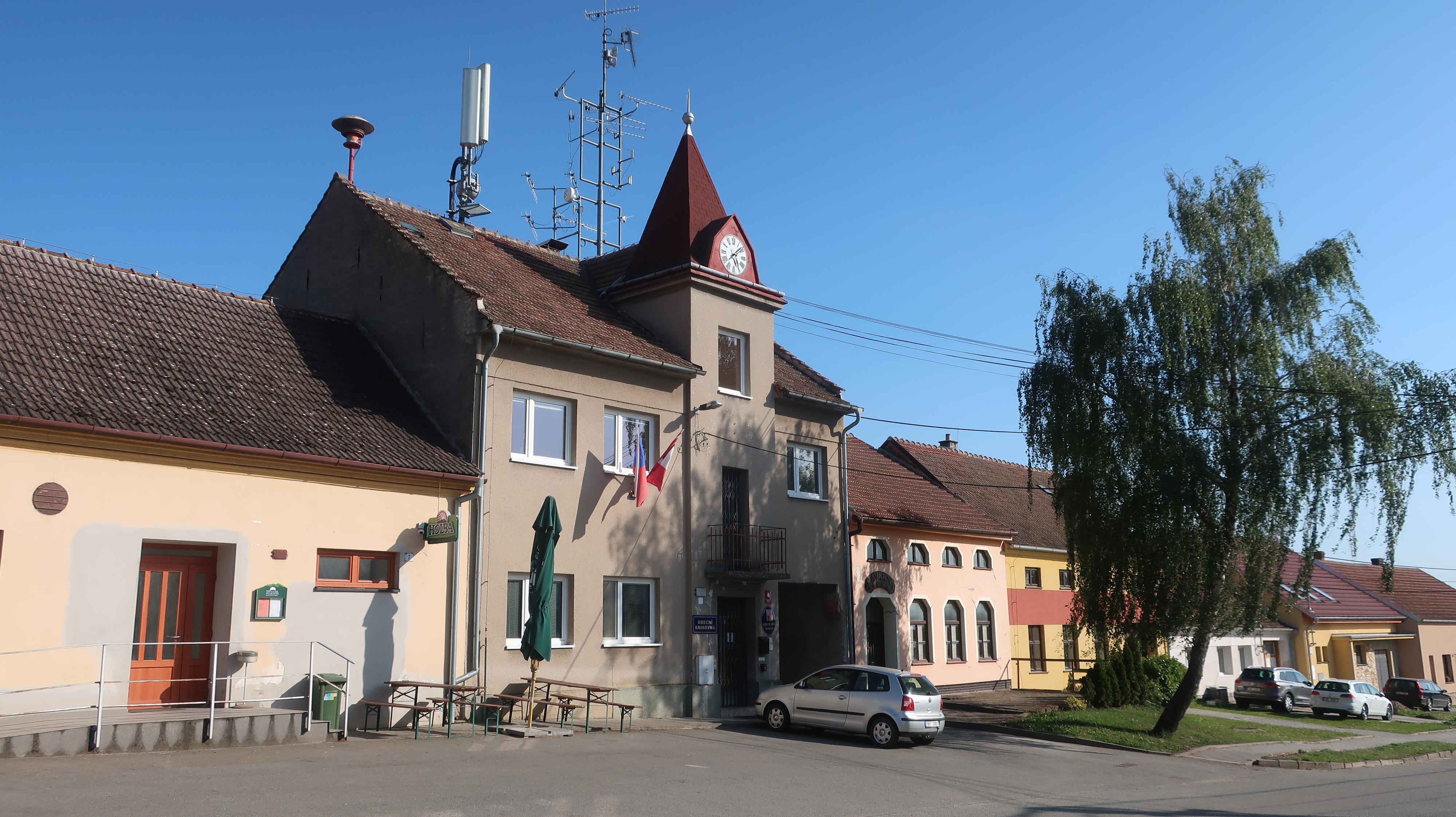 Němčany - obecní úřad foto 2
