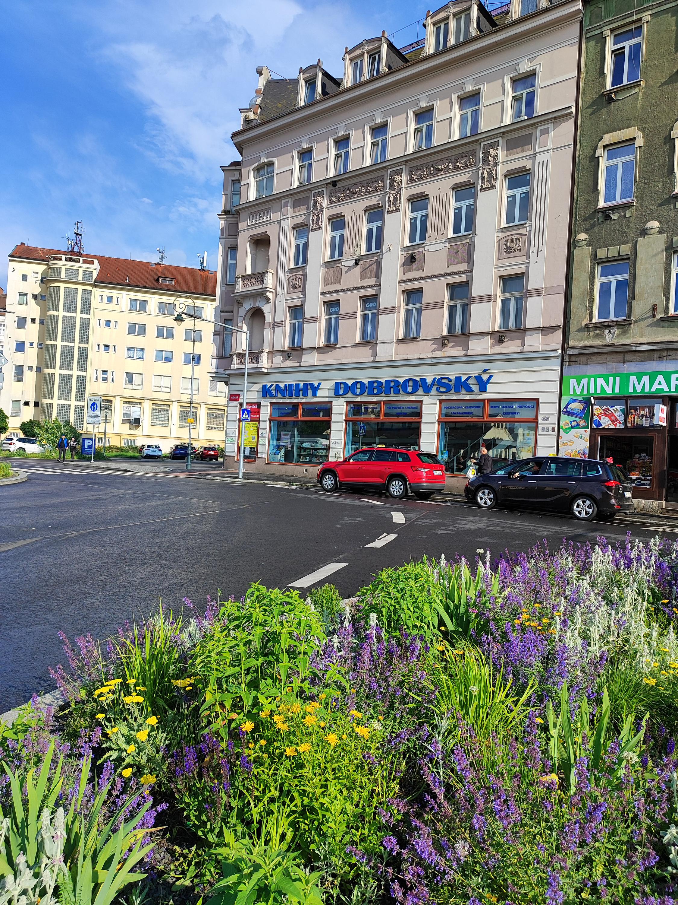 Knihkupectví Beta Dobrovský foto 2