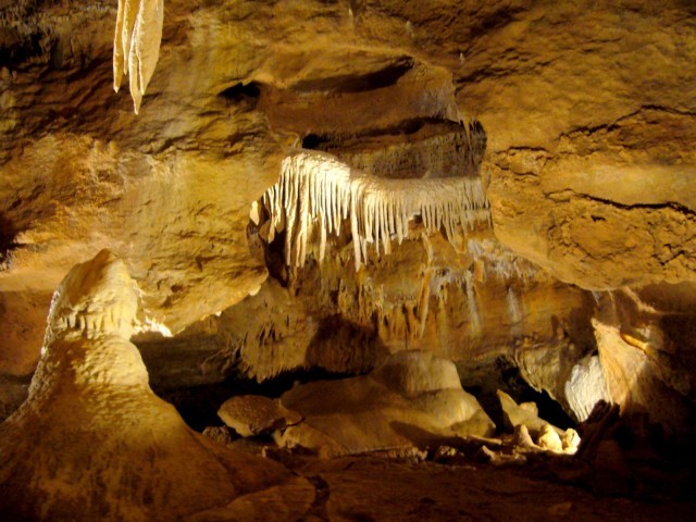 Koněpruské jeskyně