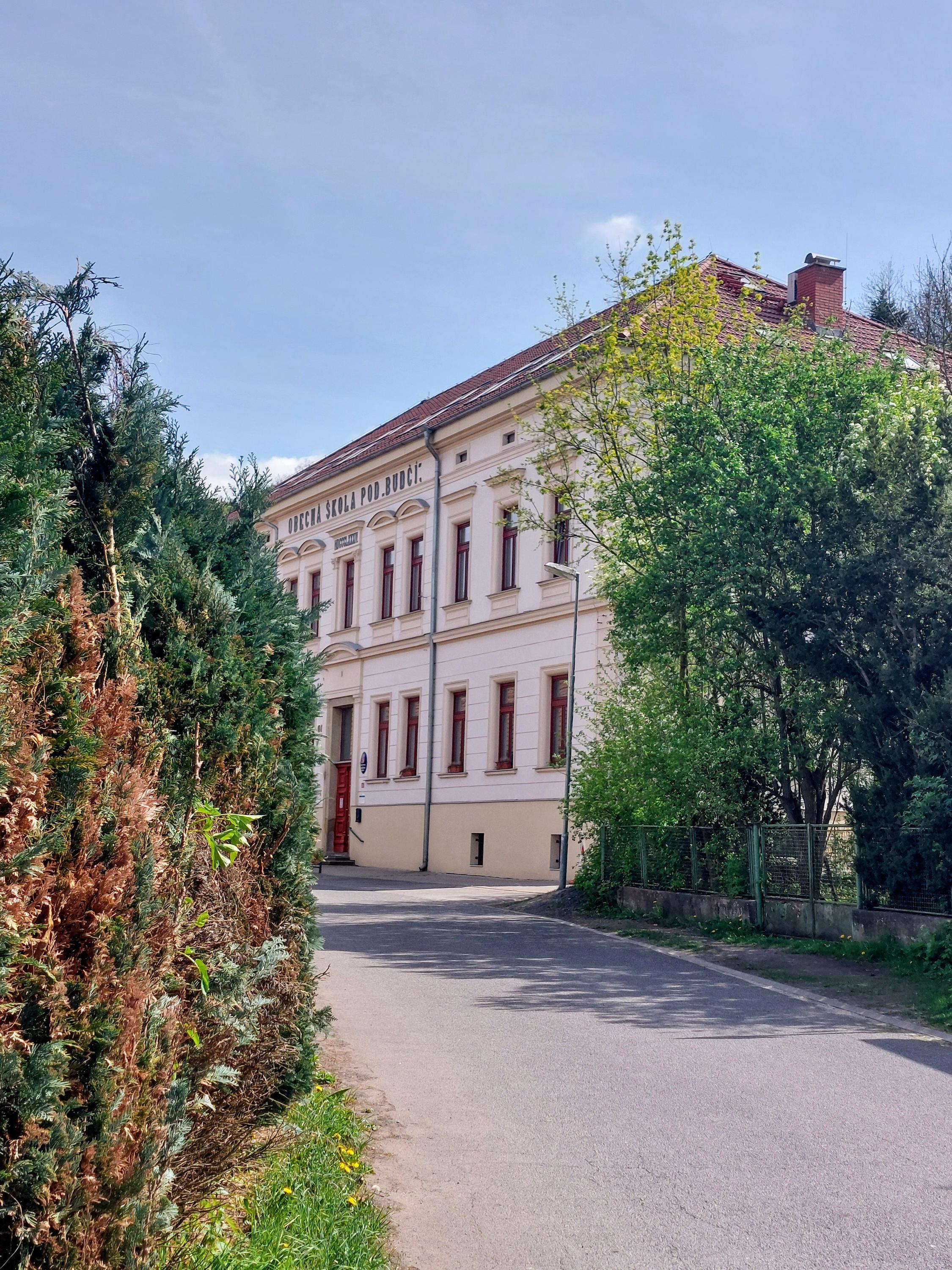 ZŠ a MŠ Pod Budčí, Zákolany foto 3