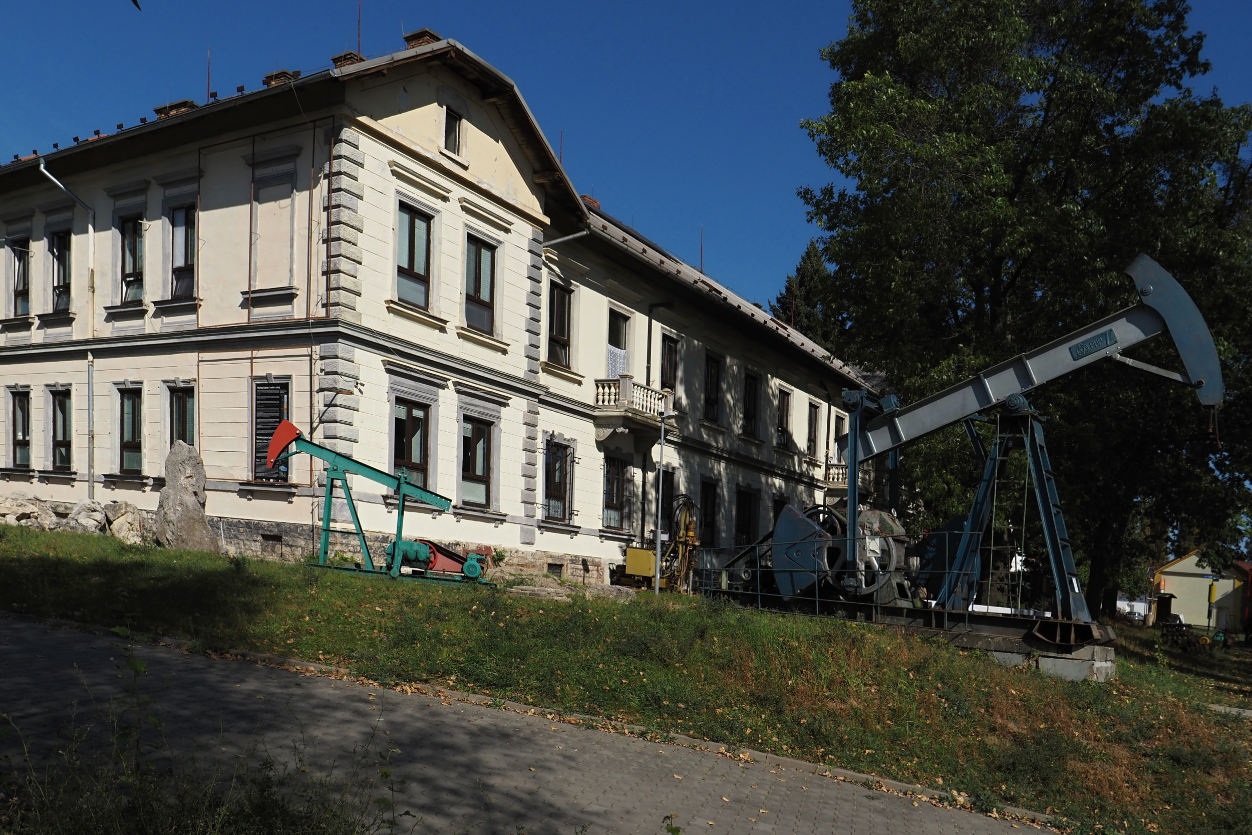 Muzeum naftového dobývání a geologie foto 4