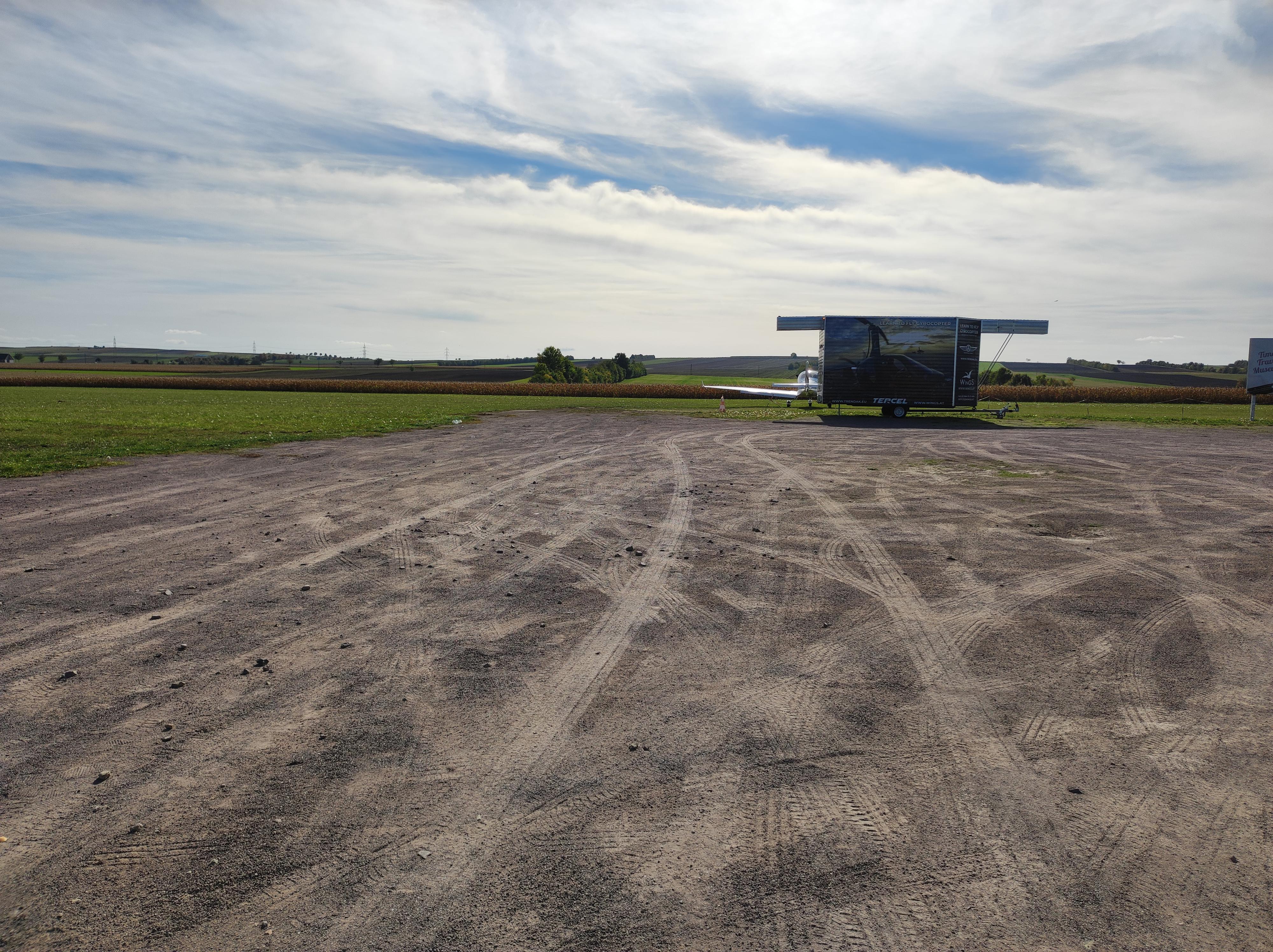 Letiště Hatě Excalibur foto 3