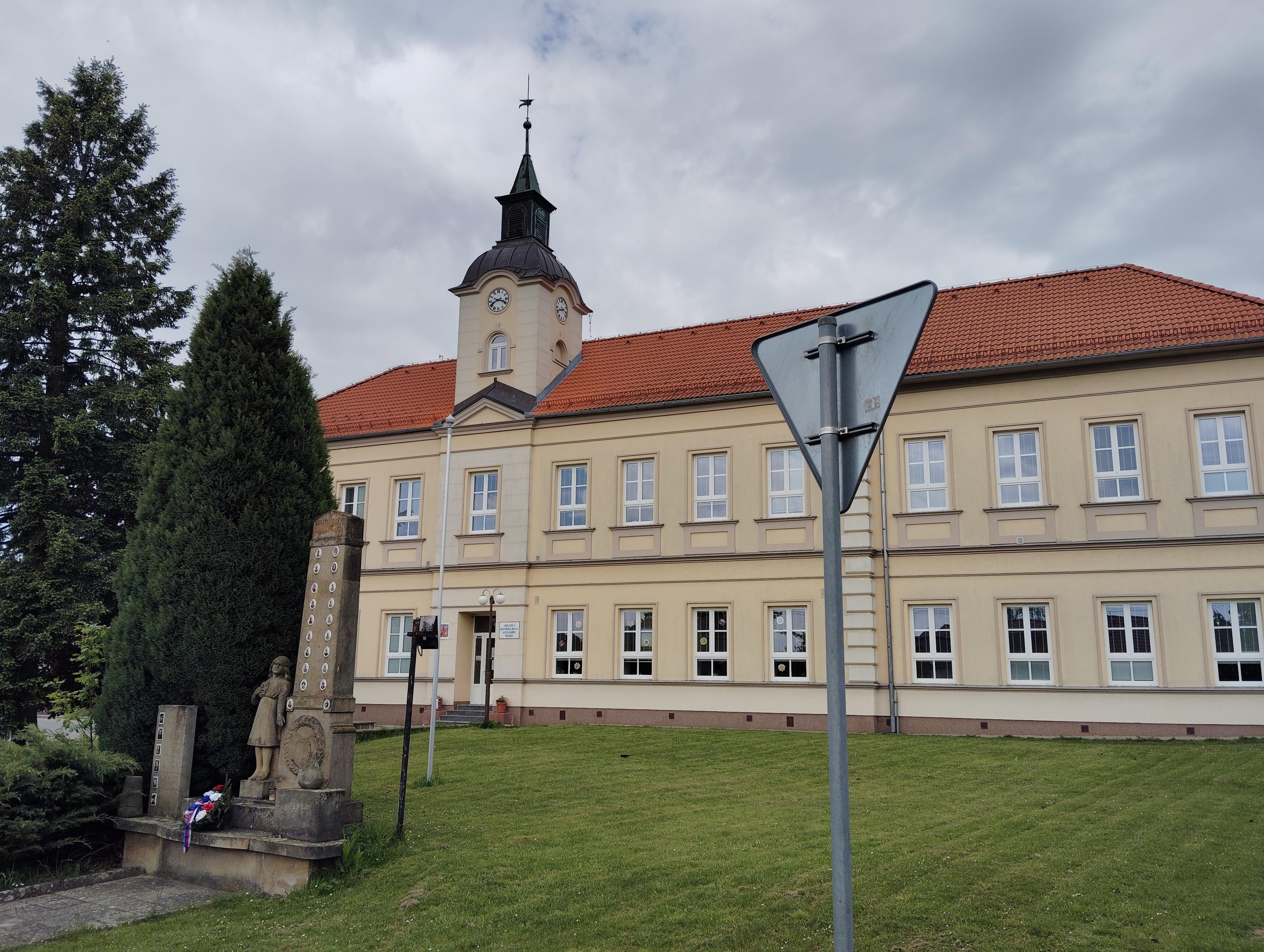 ZŠ a MŠ Hugo Sáňky, Rudice foto 1