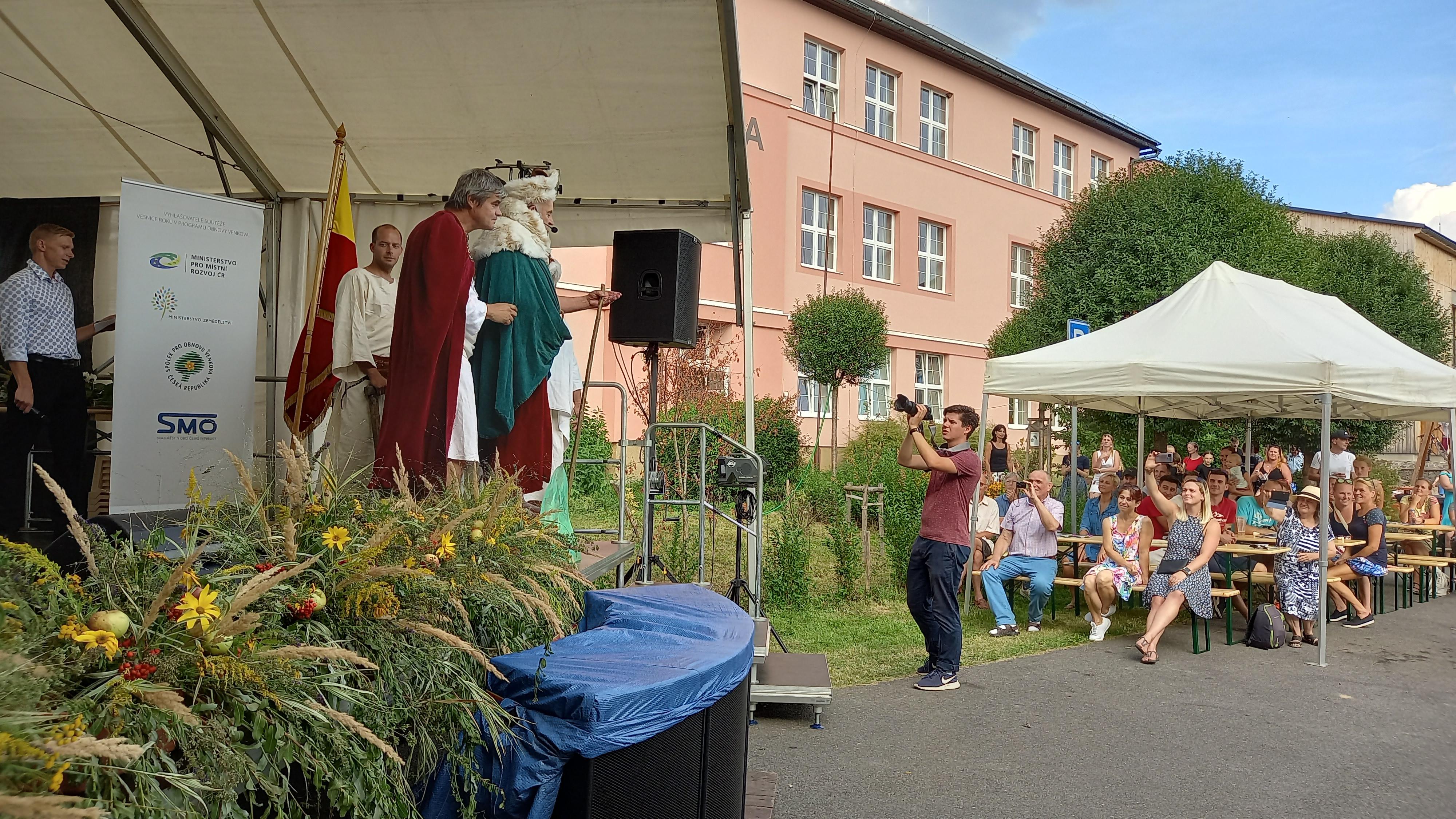 Obecní knihovna Poniklá foto 2