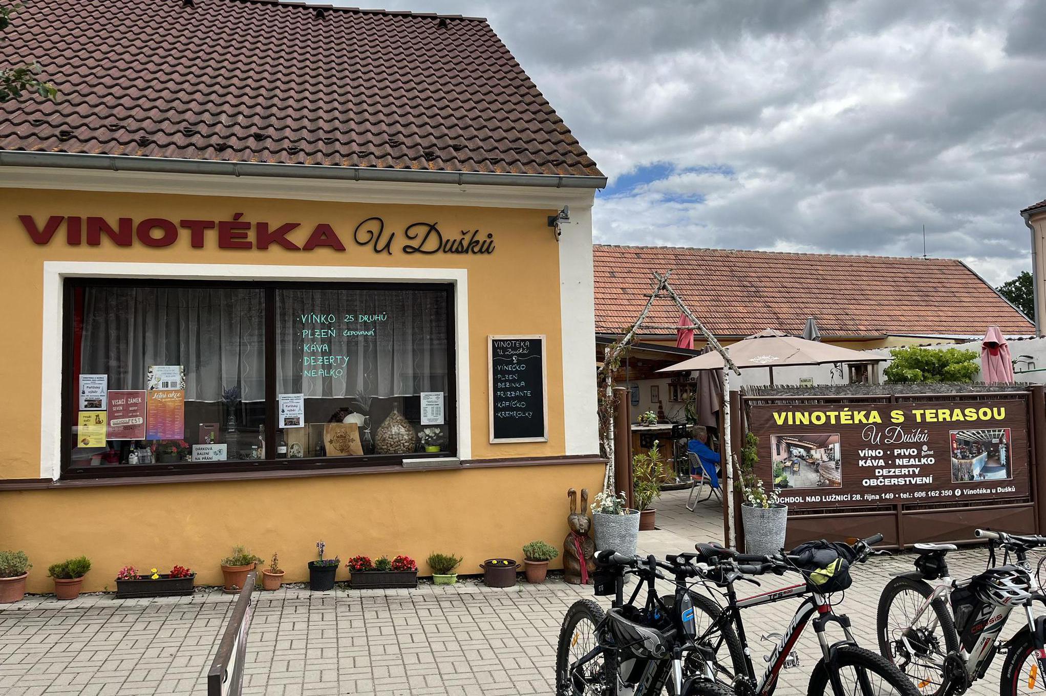 Mini bistro - Vinotéka u Dušků